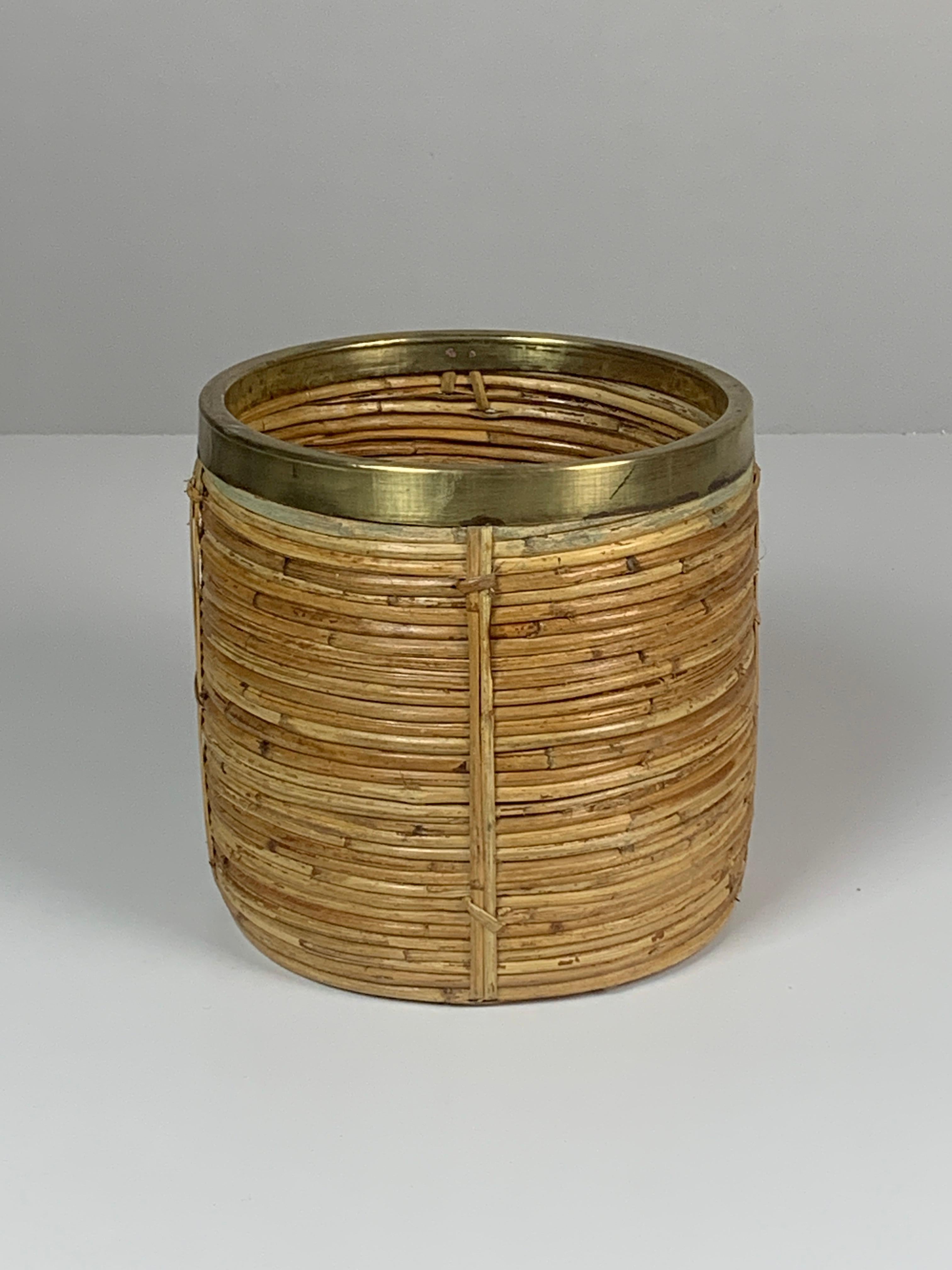 Set of 5 rattan pencil reed and brass plant holder baskets, Italy 1970s 11
