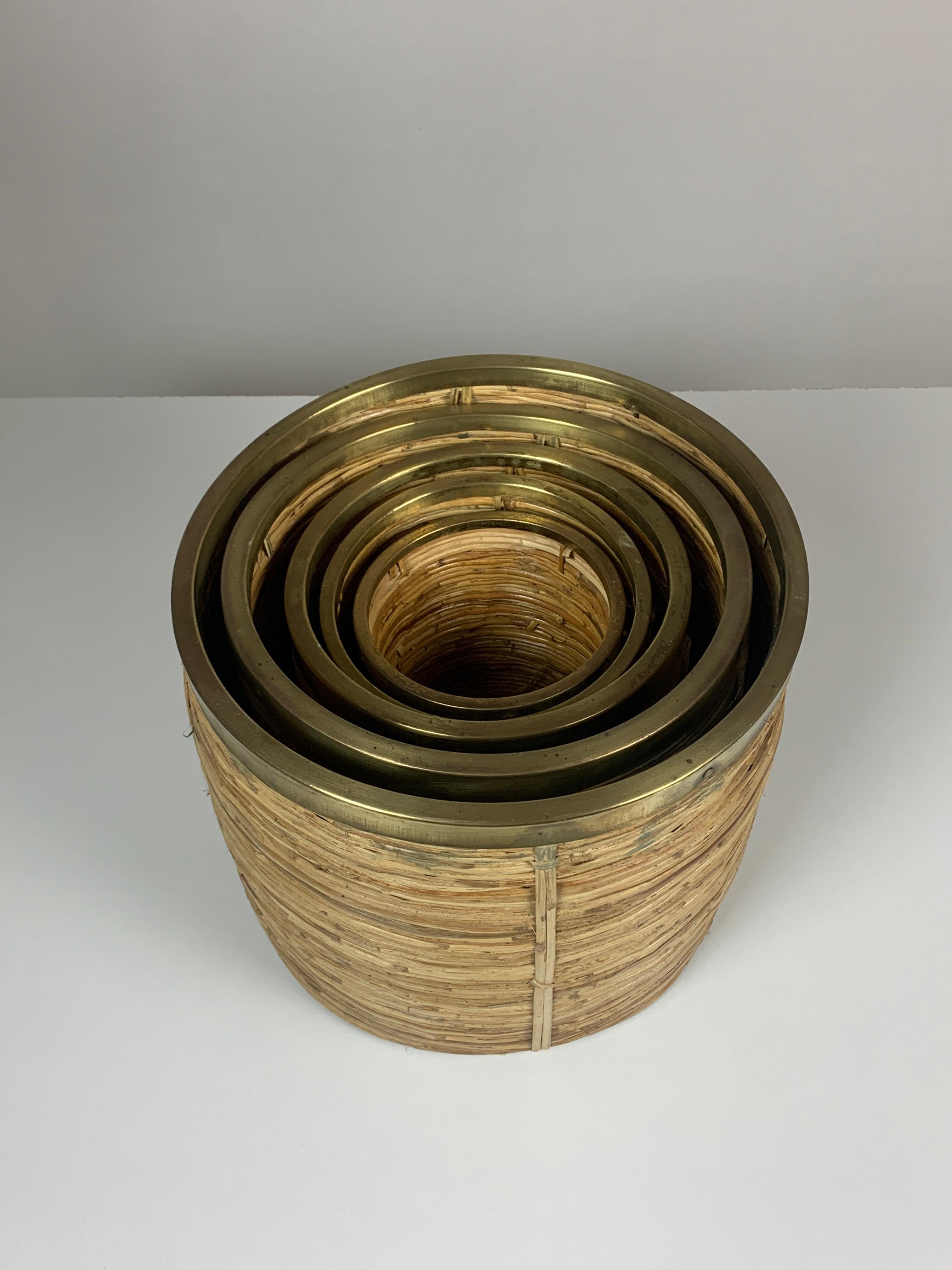 Mid-Century Modern Set of 5 rattan pencil reed and brass plant holder baskets, Italy 1970s