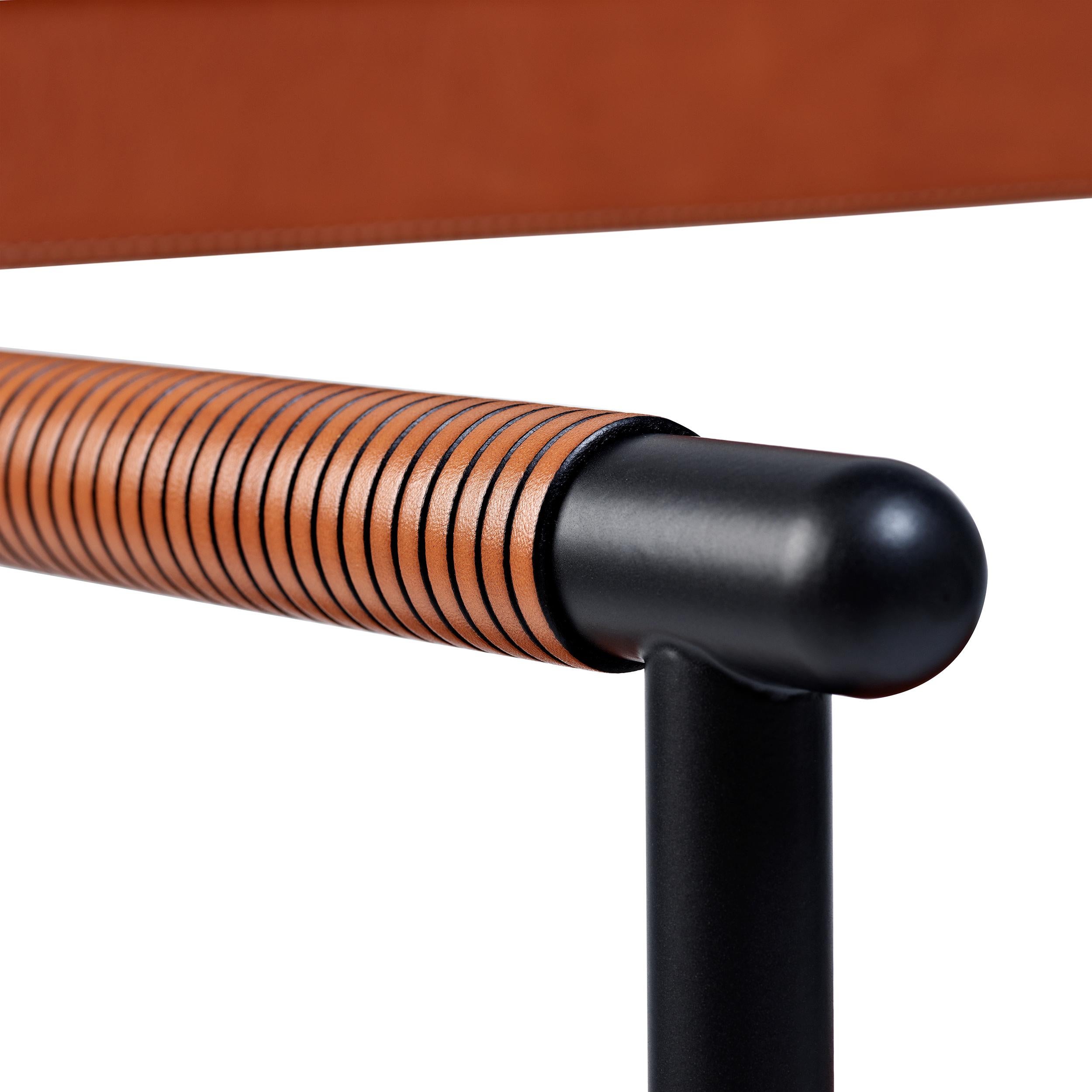 Ensemble de 5 tabourets de bar artisanaux avec. Dossier Cuir Tan naturel et métal caoutchouc noir Neuf - En vente à Alcoy, Alicante