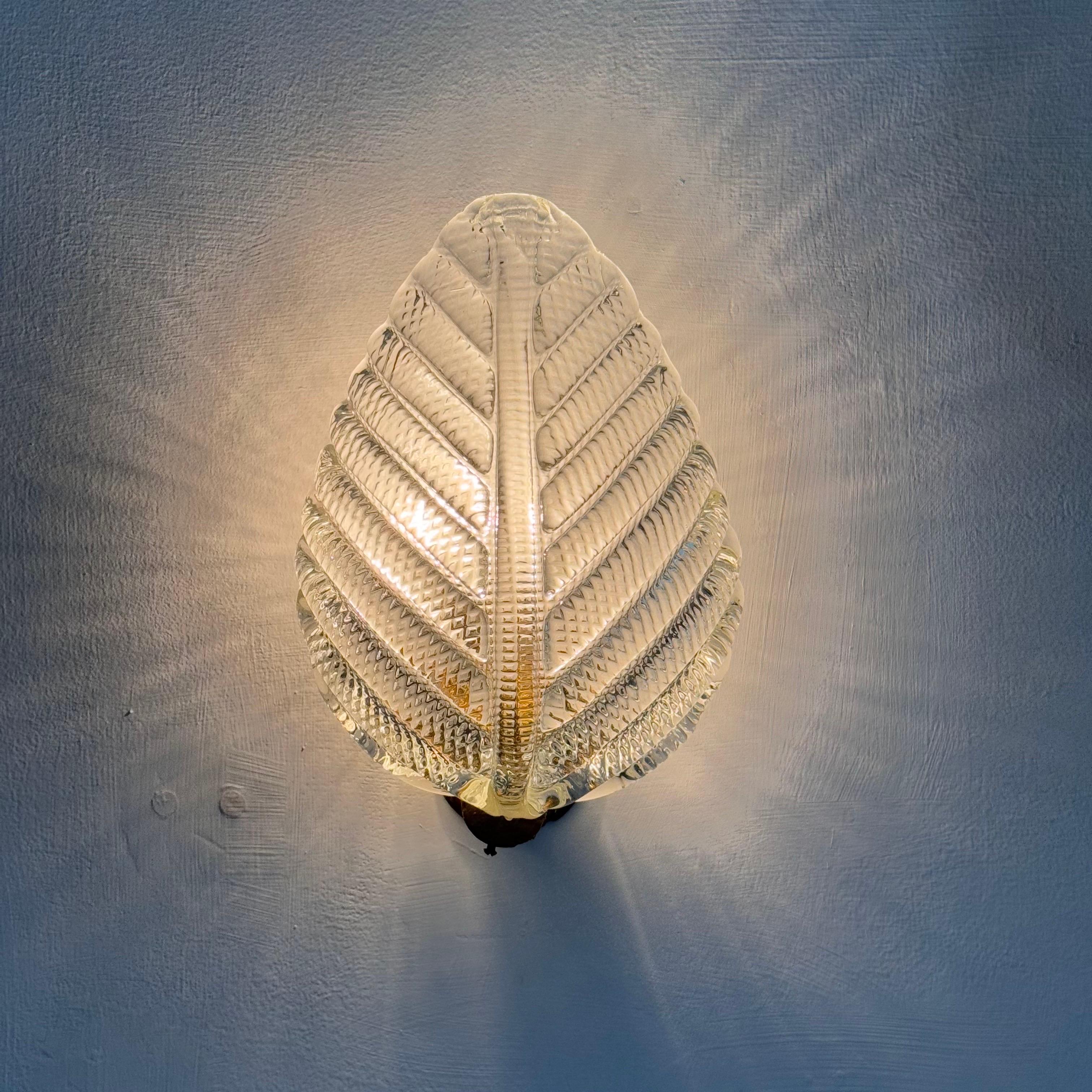 Mid-Century Modern Set of 5 Ribbed ‘Leaf’ Wall Lights by Barovier & Toso Italy, circa 1940 For Sale