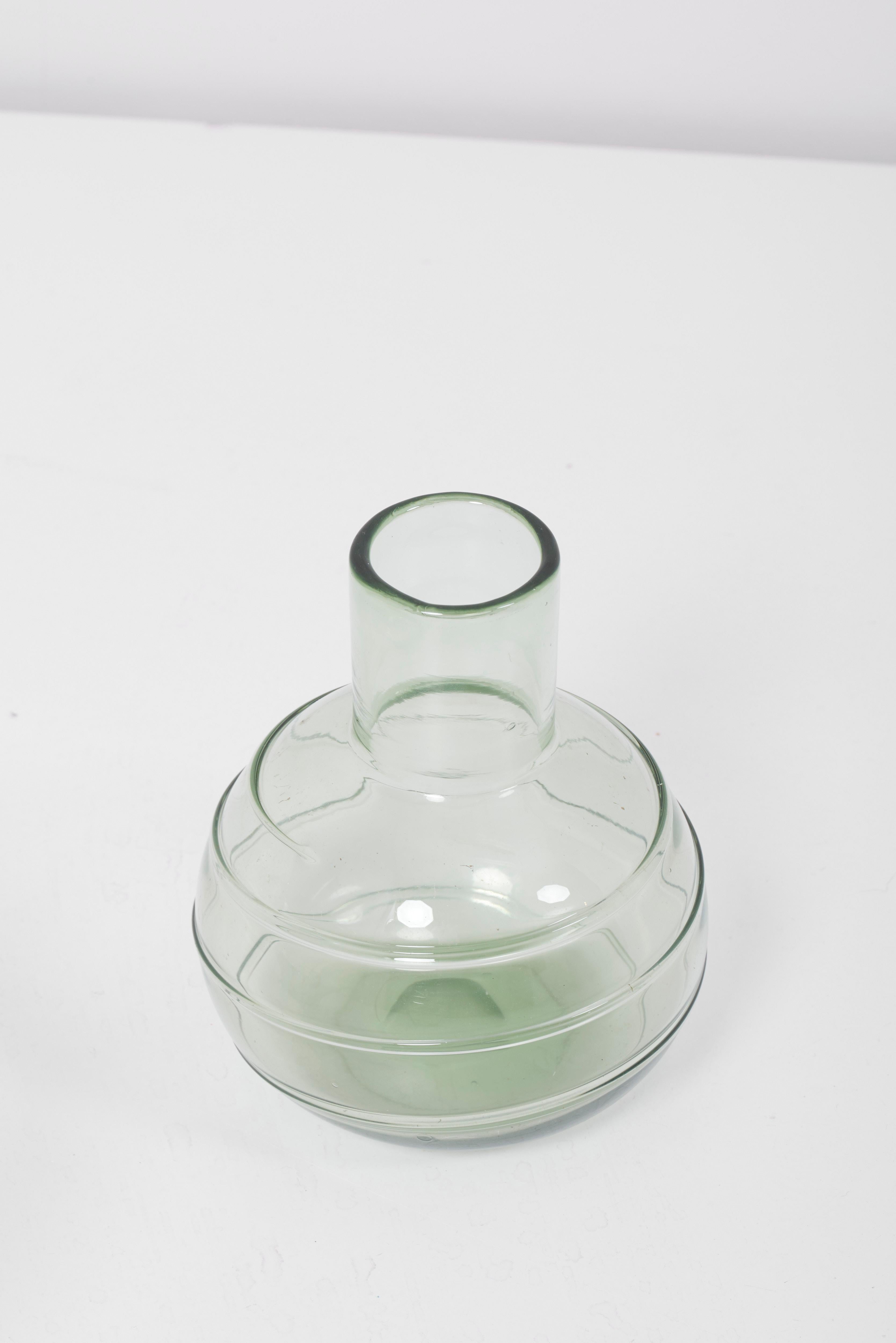 Milieu du XXe siècle Ensemble de 5 vases et bols en verre tracé de rubans par Barnaby Powell pour Whitefriars en vente