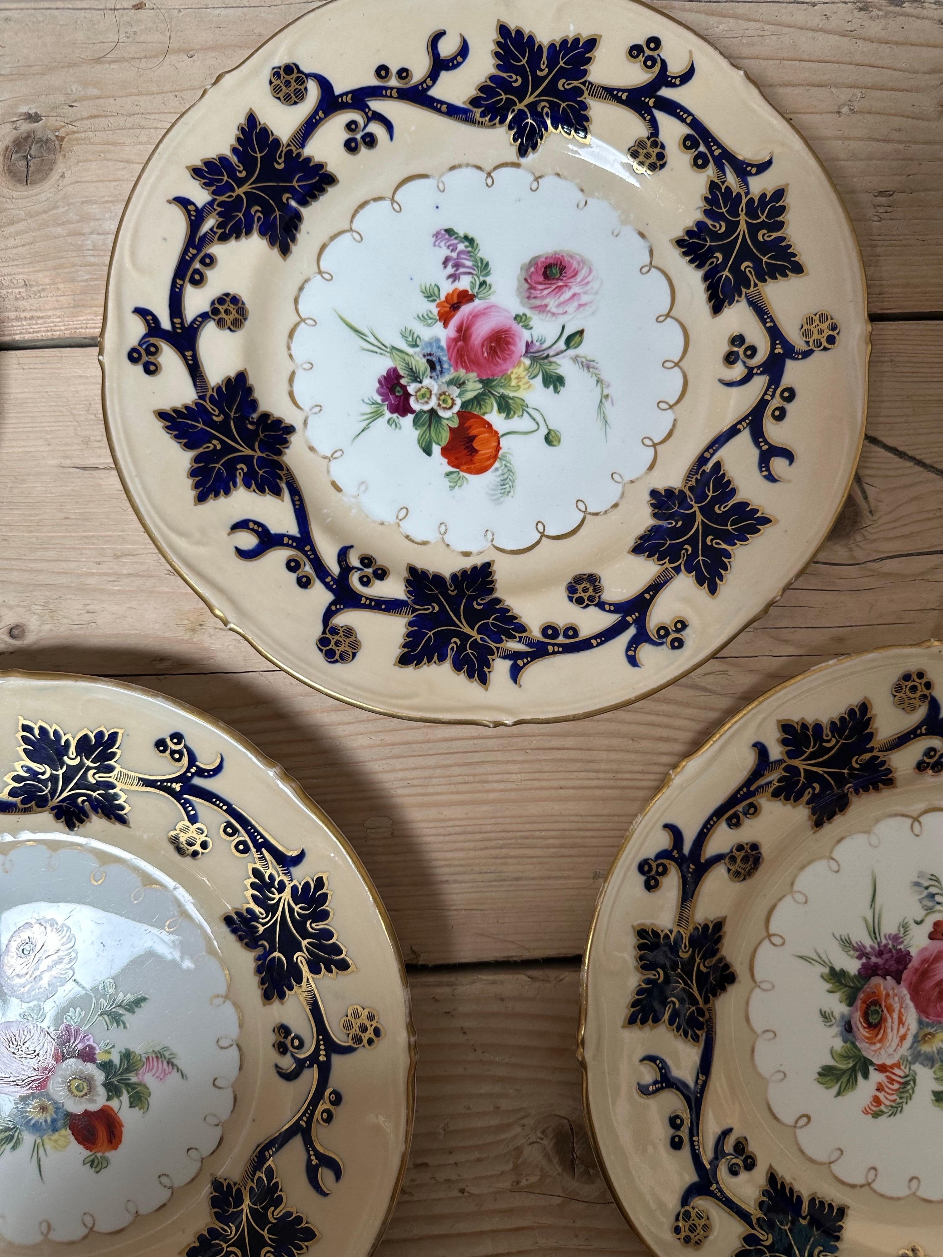 Set of 5 Rockingham Porcelain Dinner Plates, Circa 1830s For Sale 4