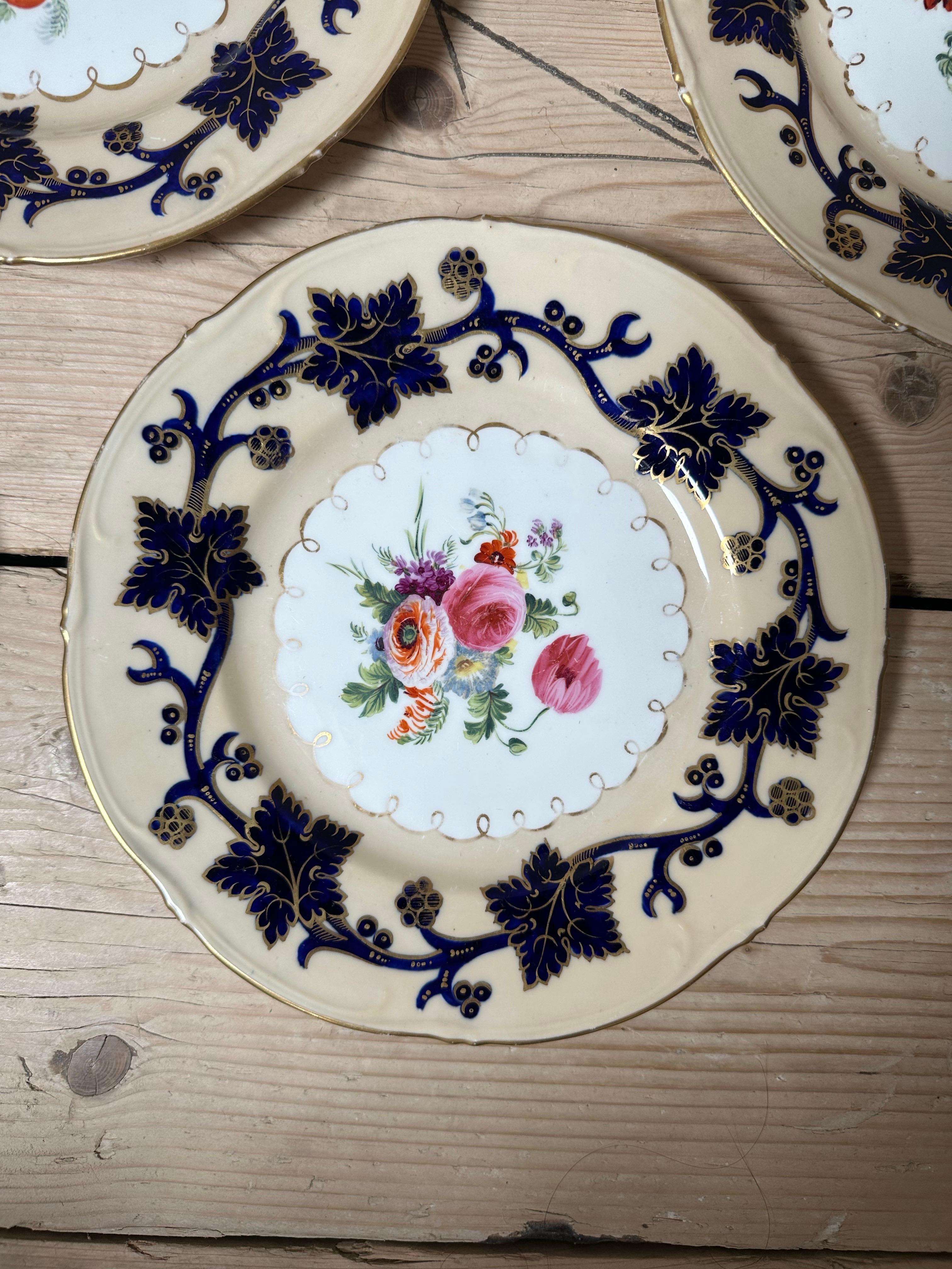 Regency Set of 5 Rockingham Porcelain Dinner Plates, Circa 1830s For Sale