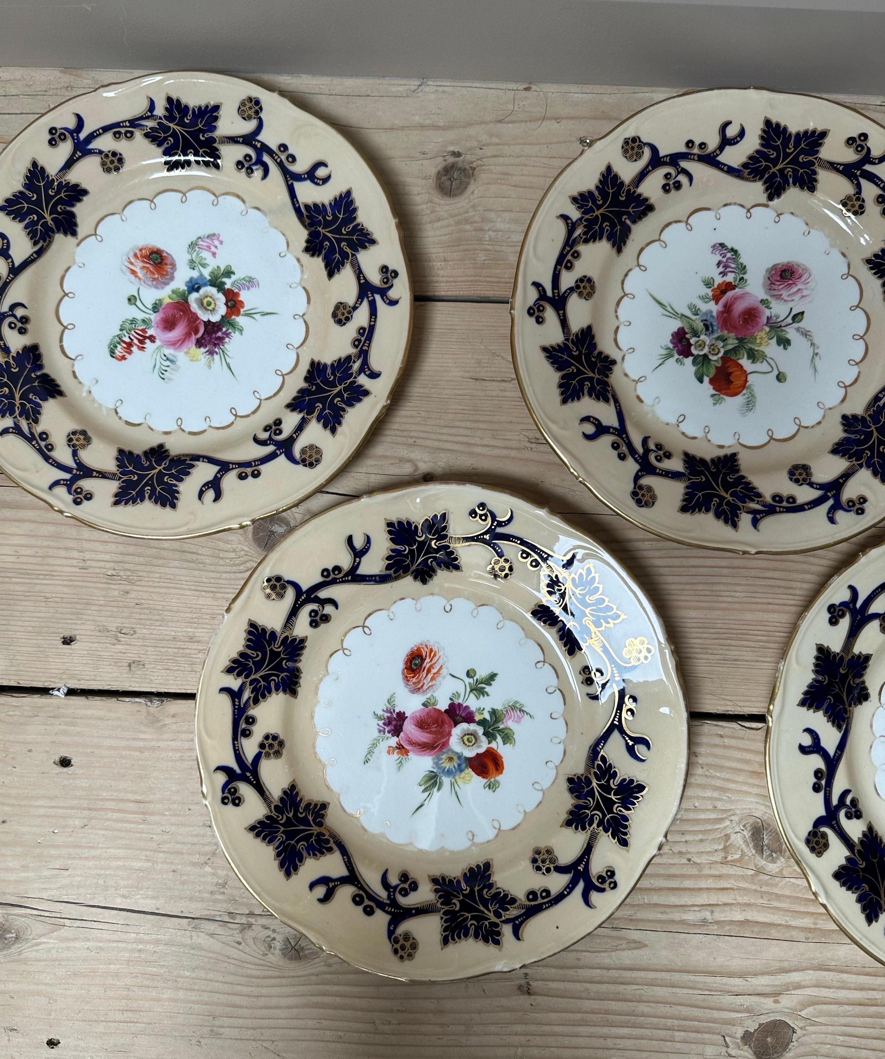 English Set of 5 Rockingham Porcelain Dinner Plates, Circa 1830s For Sale