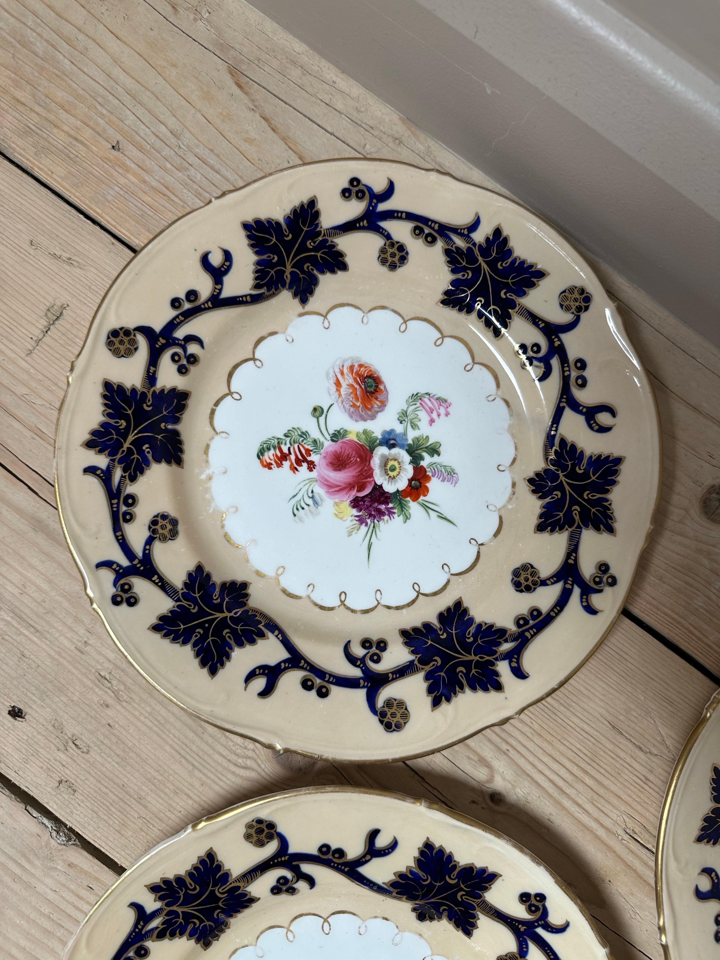 Set of 5 Rockingham Porcelain Dinner Plates, Circa 1830s For Sale 1