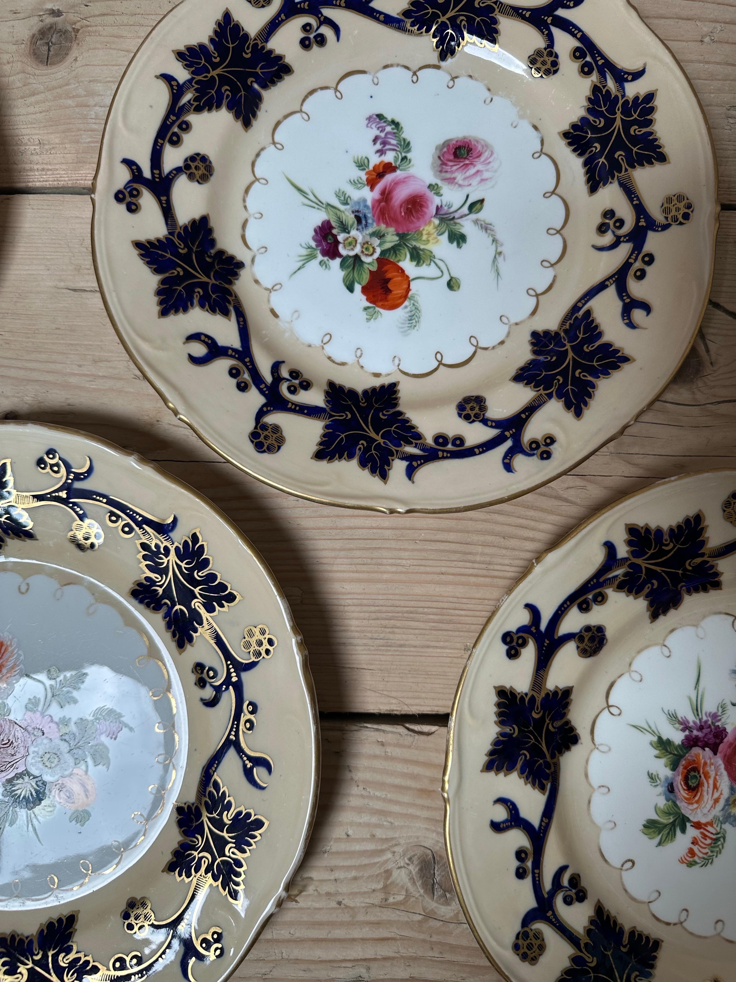 Set of 5 Rockingham Porcelain Dinner Plates, Circa 1830s For Sale 2