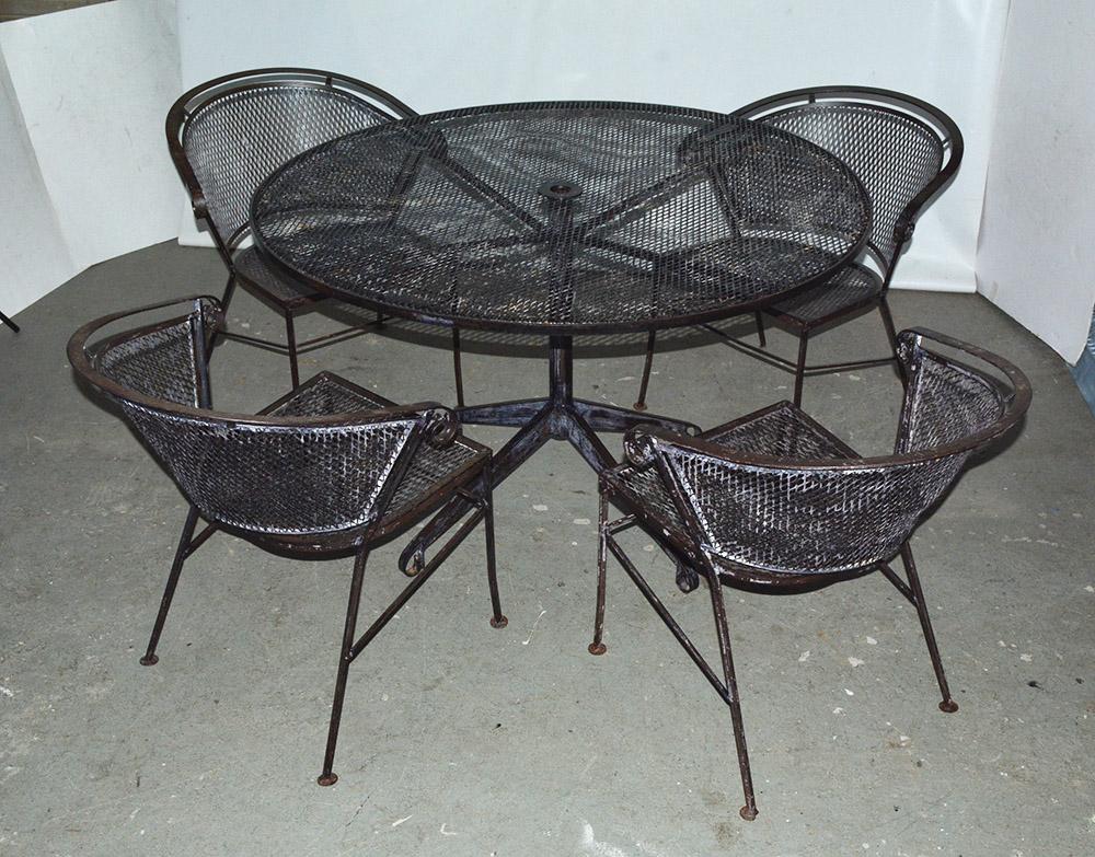 Mid-Century Modern Set of 5 Round Patio Garden Table Dining Set For Sale