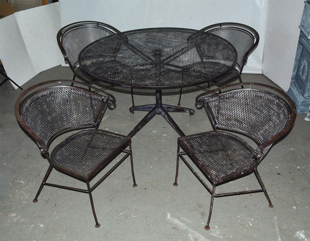 American Set of 5 Round Patio Garden Table Dining Set For Sale