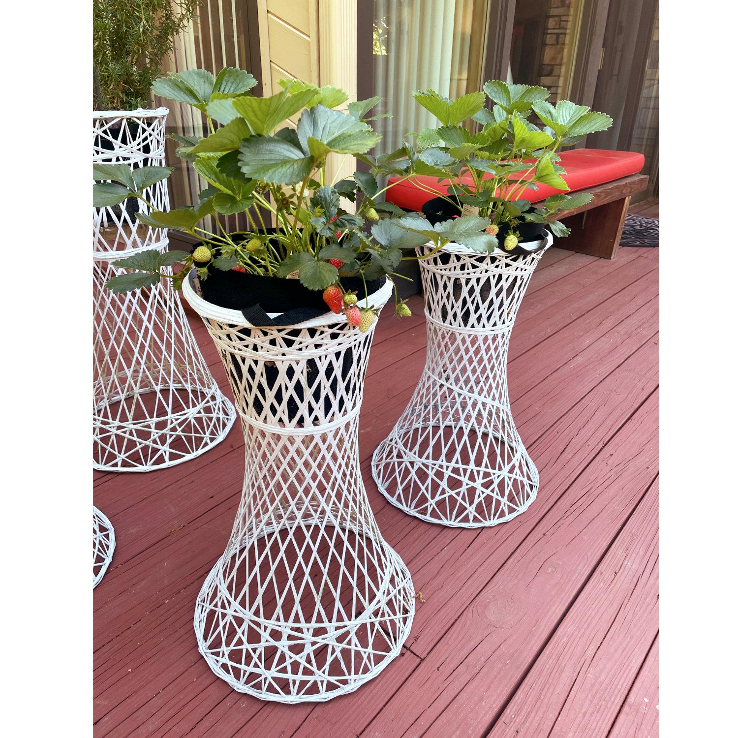 Set of 5 Russell Woodard Spun Fiberglass White Plant Stand Garden Planters For Sale 4