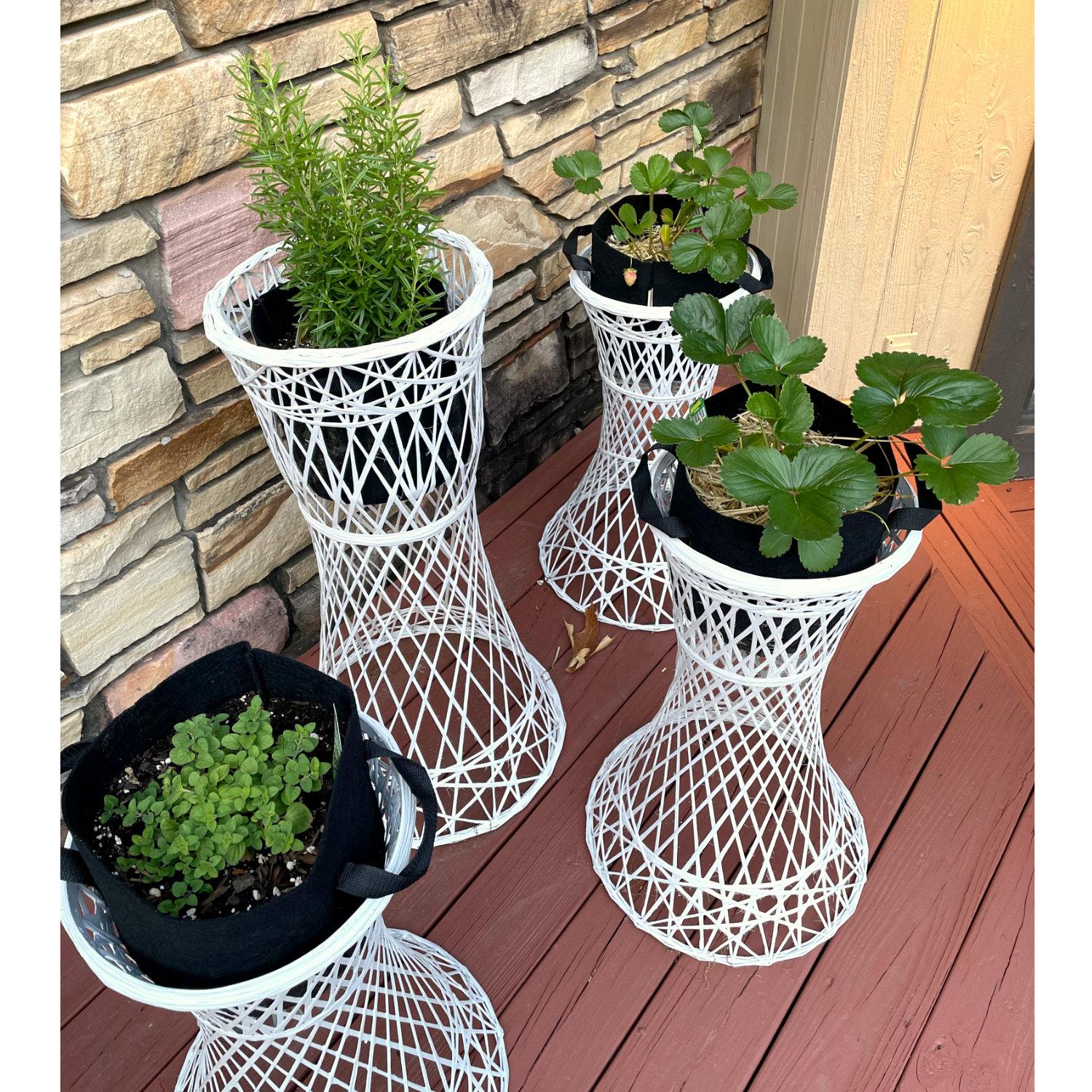 Set of 5 Russell Woodard Spun Fiberglass White Plant Stand Garden Planters For Sale 1