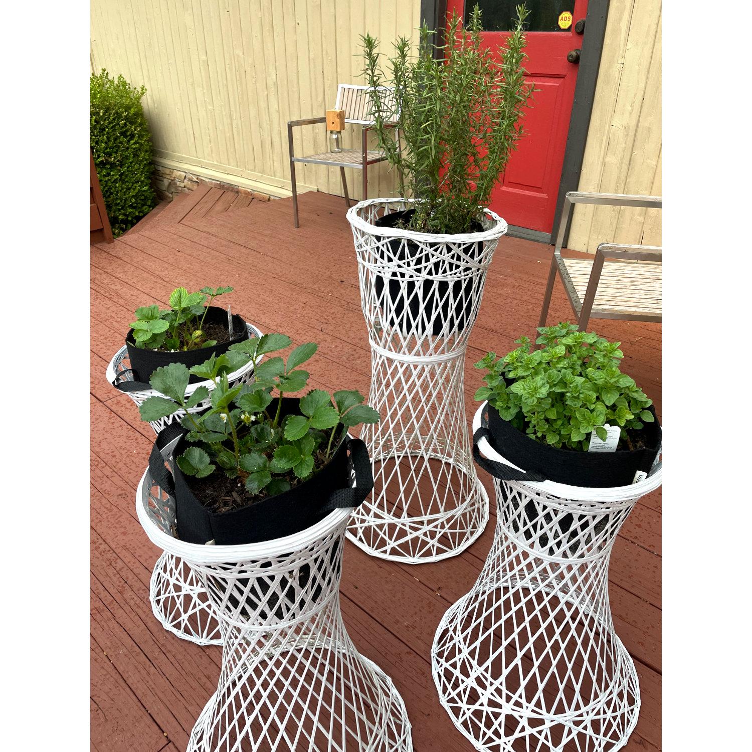 Set of 5 Russell Woodard Spun Fiberglass White Plant Stand Garden Planters For Sale 3