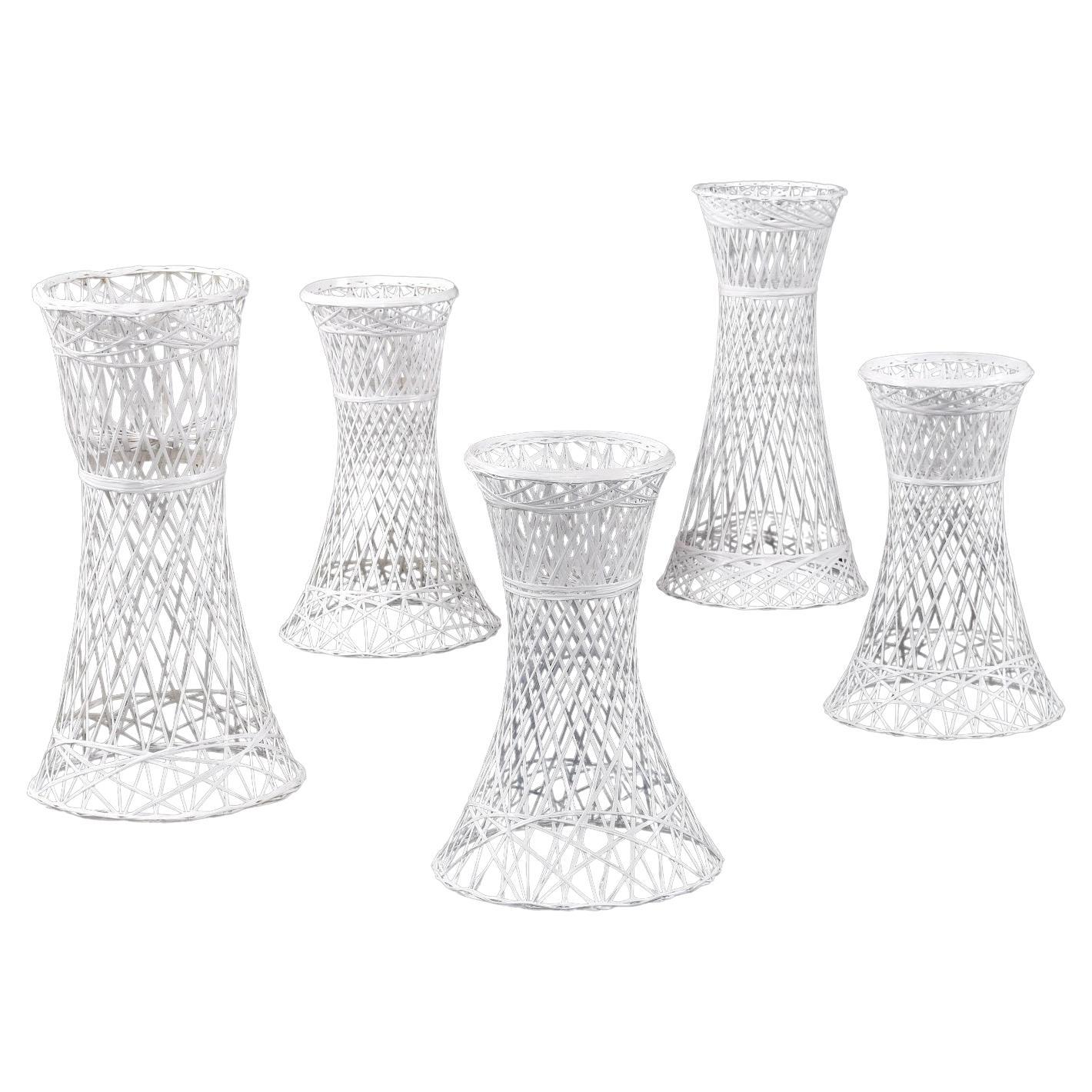 Satz von 5 Russell Woodard Spun Fiberglass White Plant Stand Garten Pflanzer
