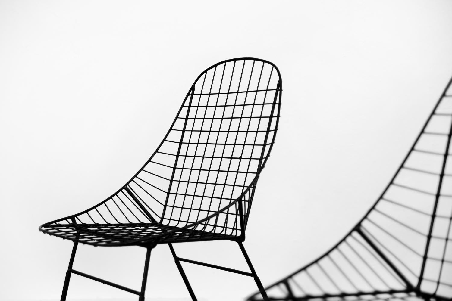 Set of 5 Scandinavian Mid-Century Modern Minimalist Black Wire Prototype Chair For Sale 6