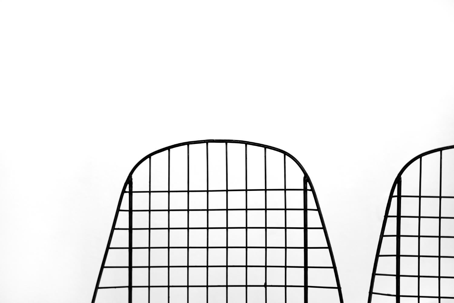 Set von 5 skandinavischen minimalistischen Mid-Century Modern-Stühlen mit schwarzem Draht Prototyp im Angebot 7