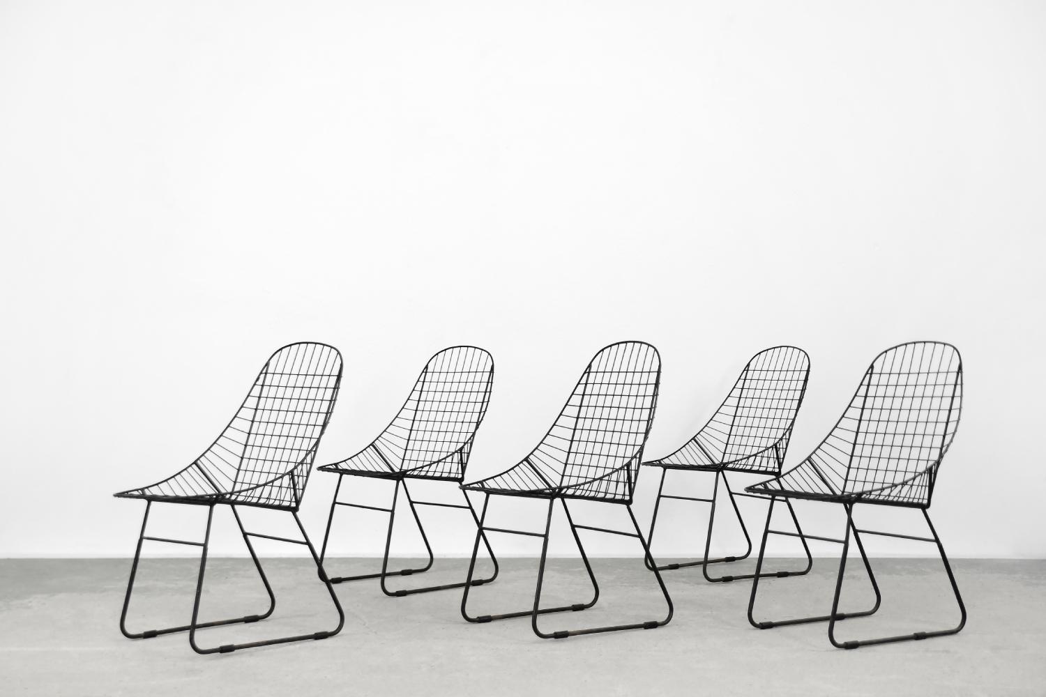 Set von 5 skandinavischen minimalistischen Mid-Century Modern-Stühlen mit schwarzem Draht Prototyp (Schwedisch) im Angebot