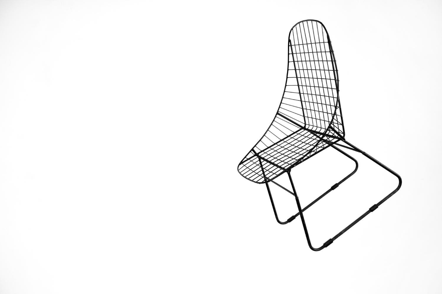 Set of 5 Scandinavian Mid-Century Modern Minimalist Black Wire Prototype Chair For Sale 2