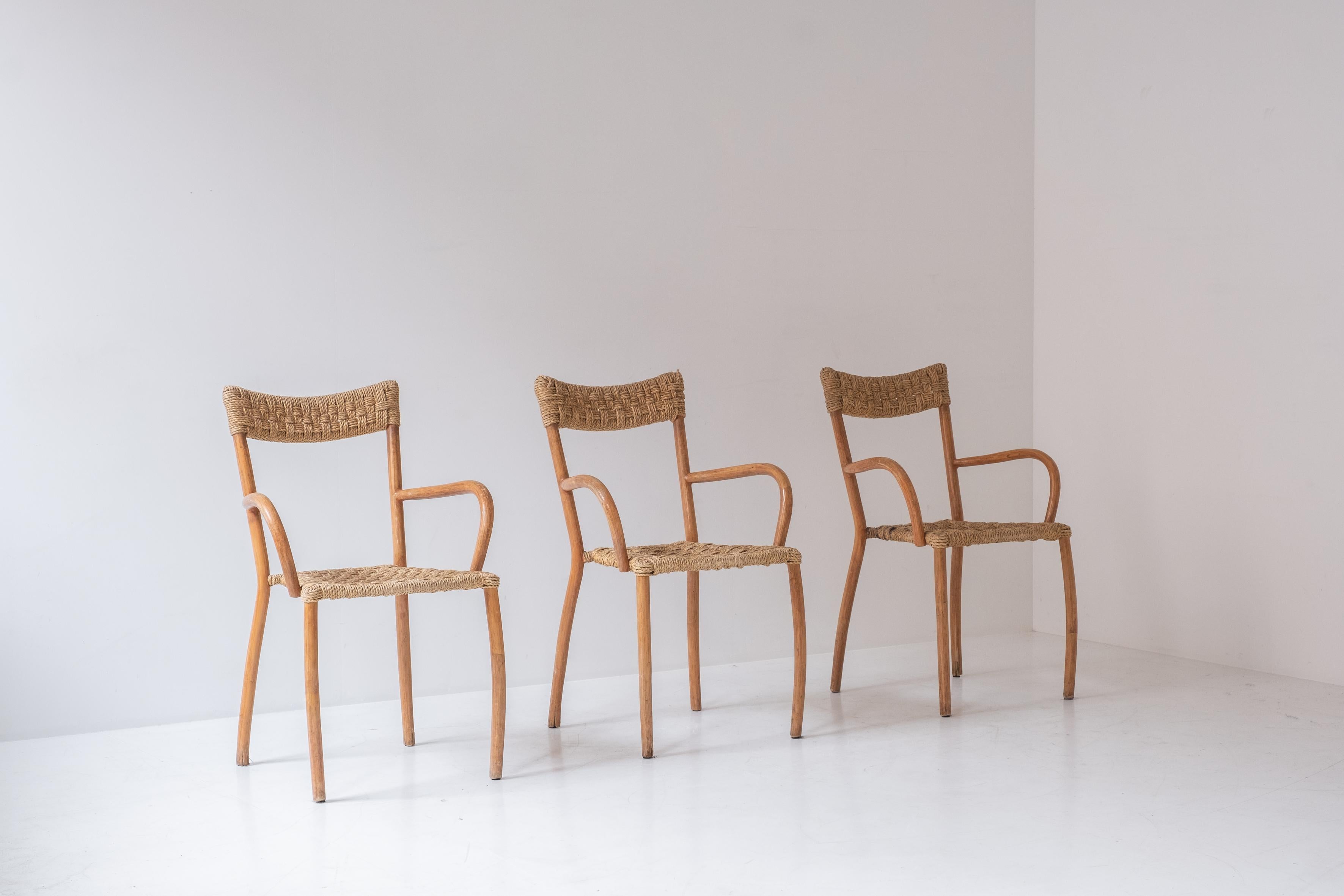 Ensemble de 5 chaises de salle à manger sculpturales de France, conçues dans les années 1960. 4