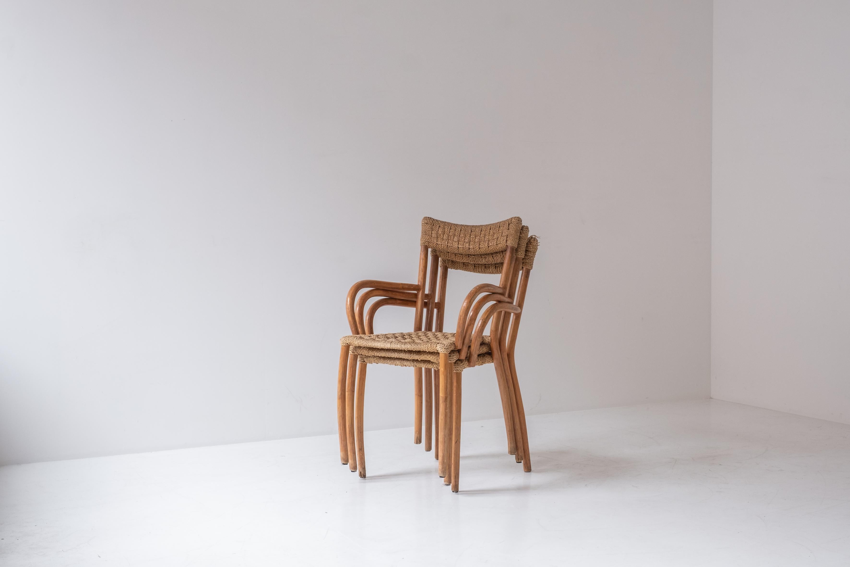 Ensemble de 5 chaises de salle à manger sculpturales de France, conçues dans les années 1960. 5
