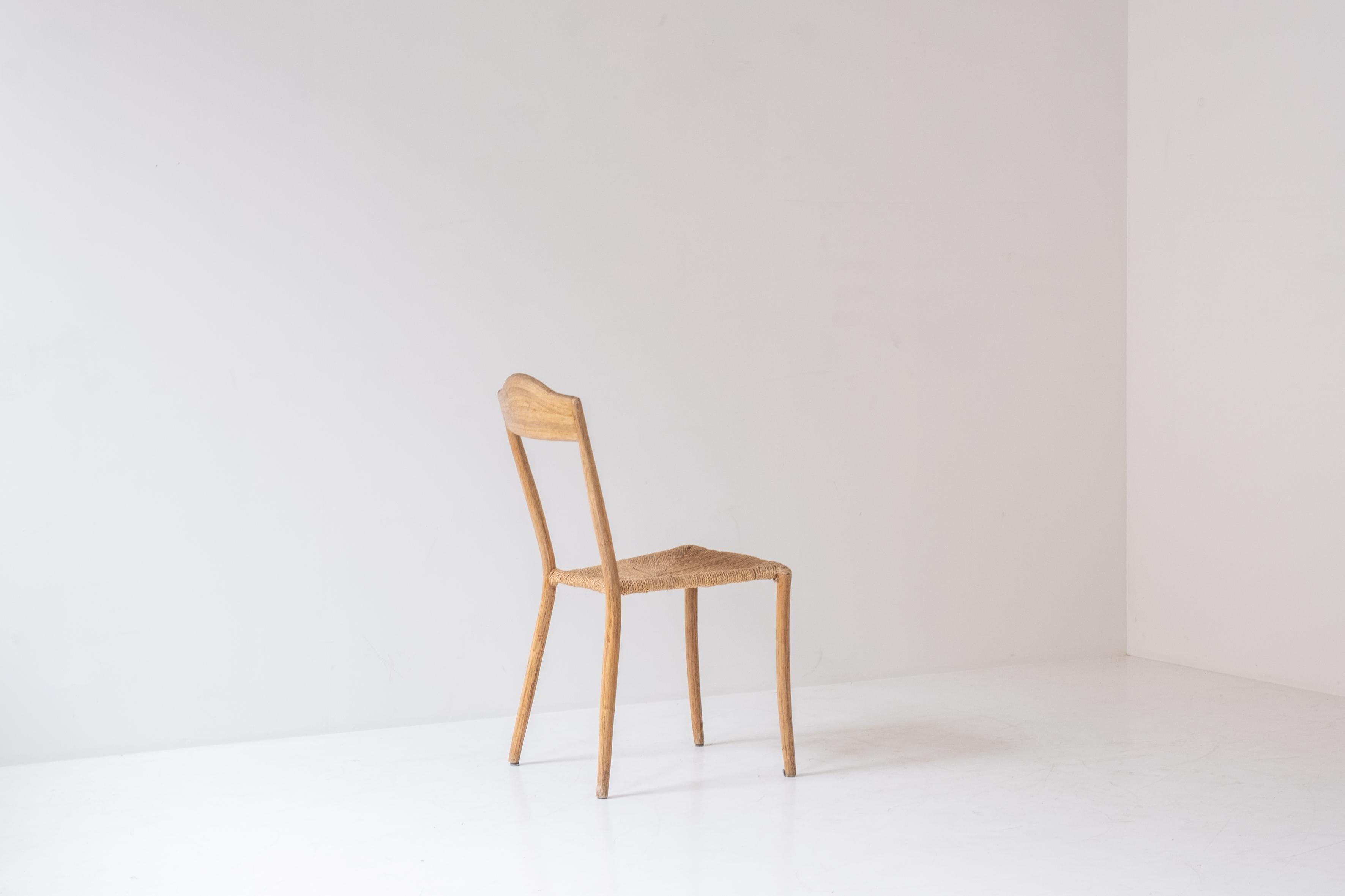 Ensemble de 5 chaises de salle à manger sculpturales de France, conçues dans les années 1960. 1