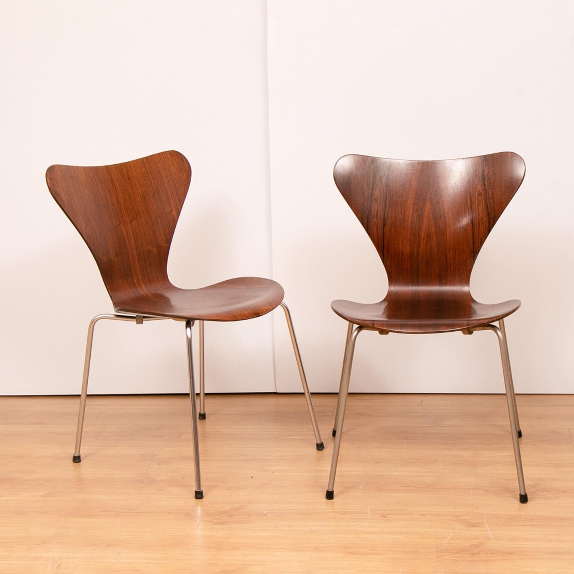 Set of 5 series 7 model 3107 rosewood chairs by Arne Jacobsen, circa 1960.