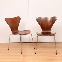 Ensemble de 5 chaises Series 7 modèle 3107 en bois de rose d'Arne Jacobsen, vers 1960