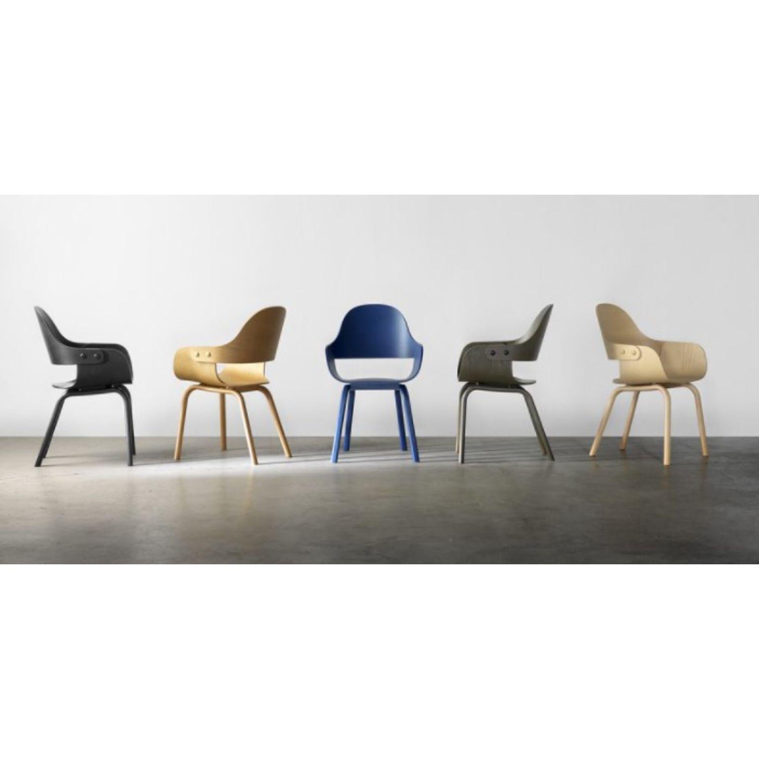 Set of 5 Showtime nude 4 legs chairs by Jaime Hayon
Dimensions: D 55 x W 55 x H 86 cm 
Materials: Powder-coated steel or aluminum structure. Legs, seat, and backrest in plywood with exteriors in natural ash, walnut, or ash stained black. Metallic