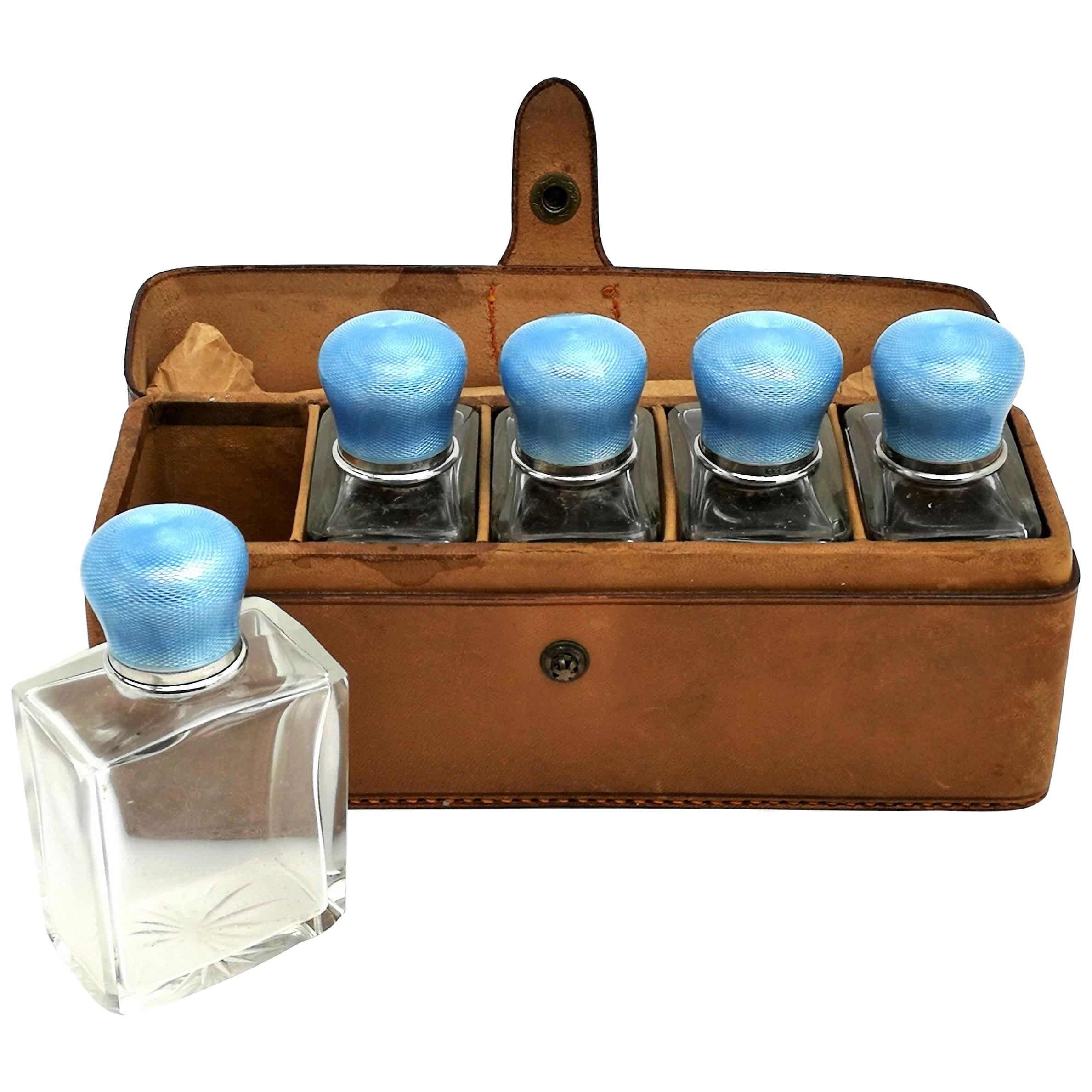 Ensemble de 5 bouteilles de parfum/cosmétiques en verre recouvert d'argent et d'émail 1912 en vente