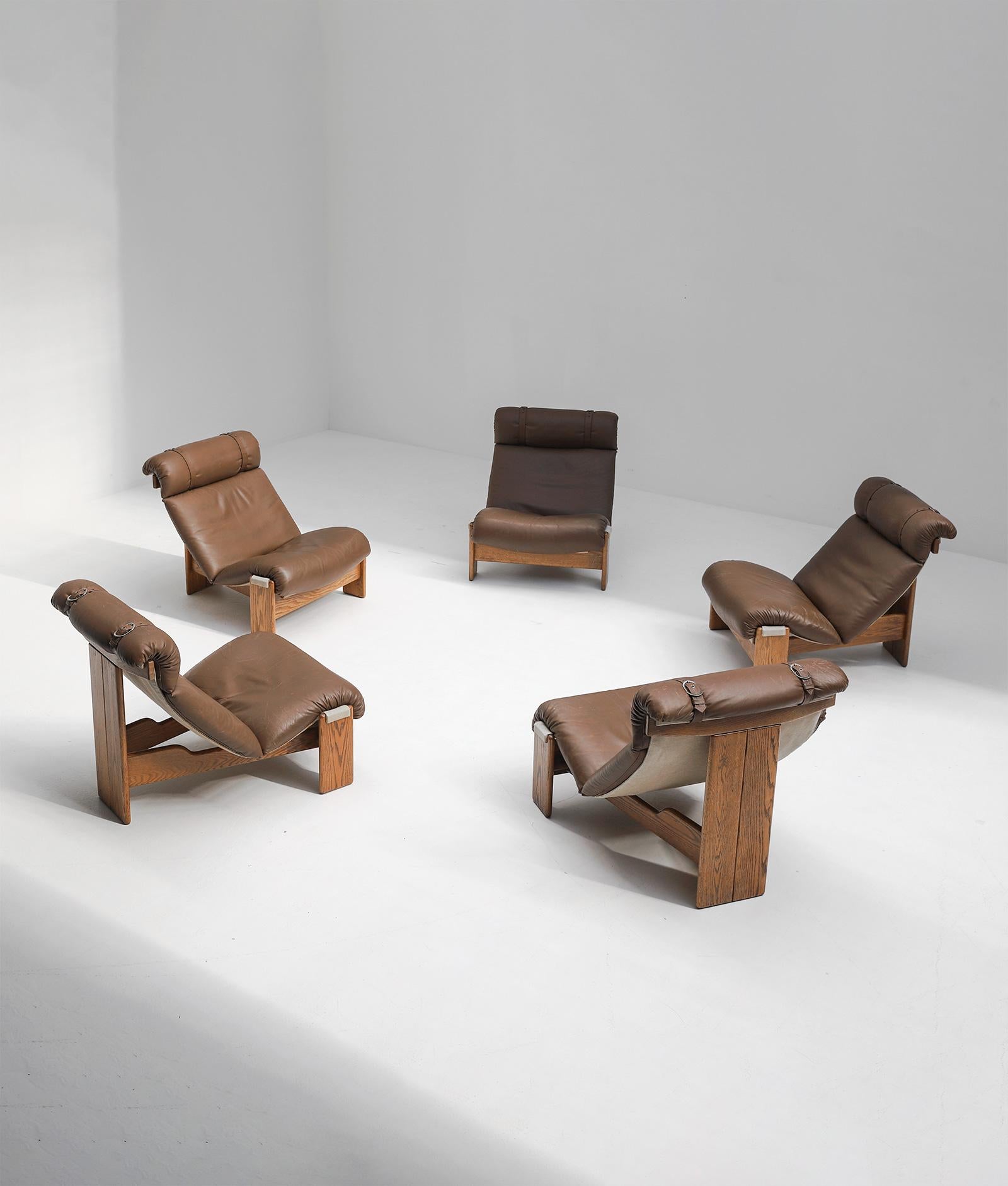 Set of 5 sling chairs designed and built in the 1970s. Probably manufactured by Durlet, but not confirmed yet. The chairs exist out of a wooden frame and a thick quality fabric sling. The overstuffed brown leather cushions have a relaxed and