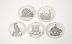 Set di 5 piccoli piatti o sottobicchieri in porcellana di Piero Fornasetti, Italia anni '50