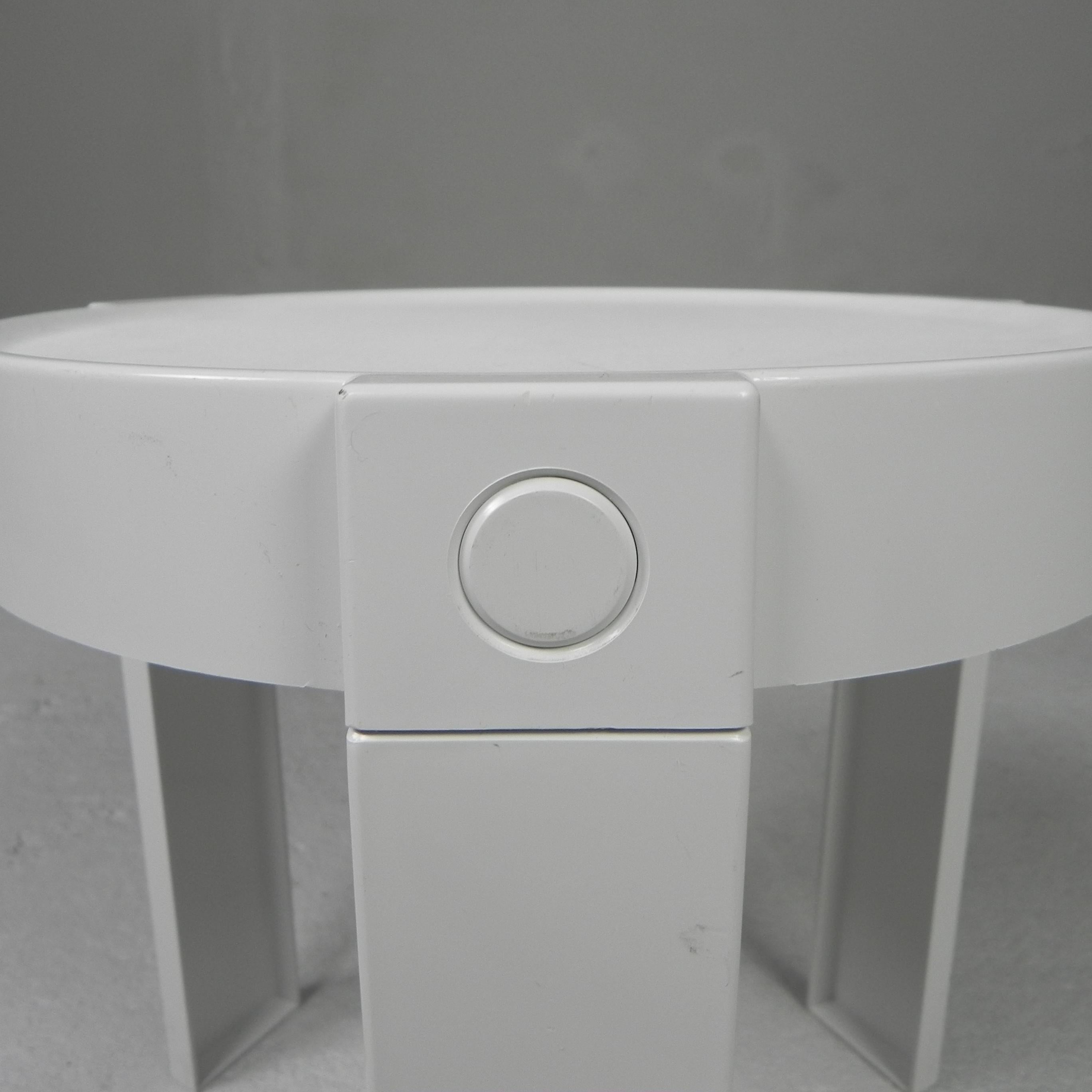 Set of 5 space age side tables, made in Holland For Sale 7