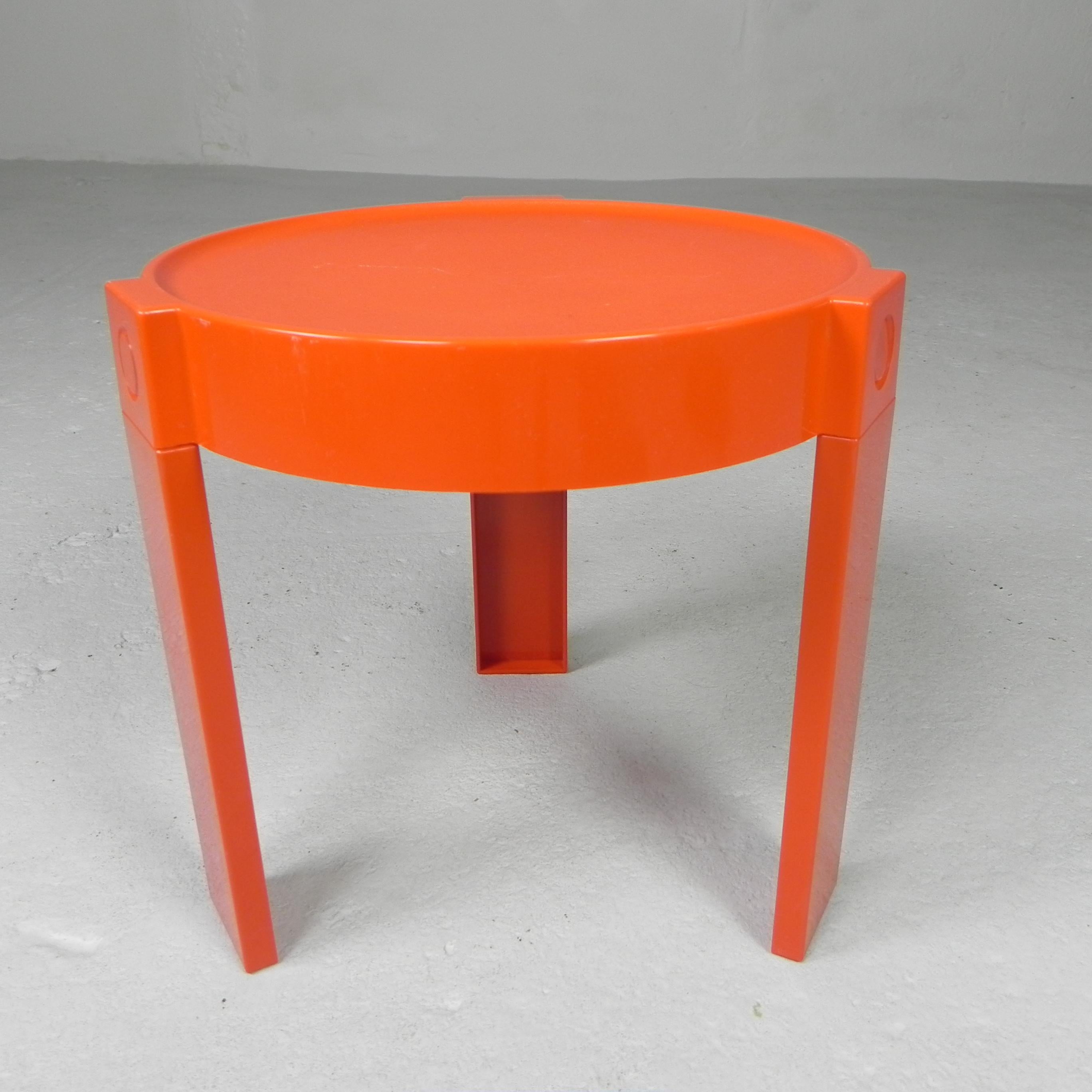 Set of 5 space age side tables, made in Holland For Sale 12