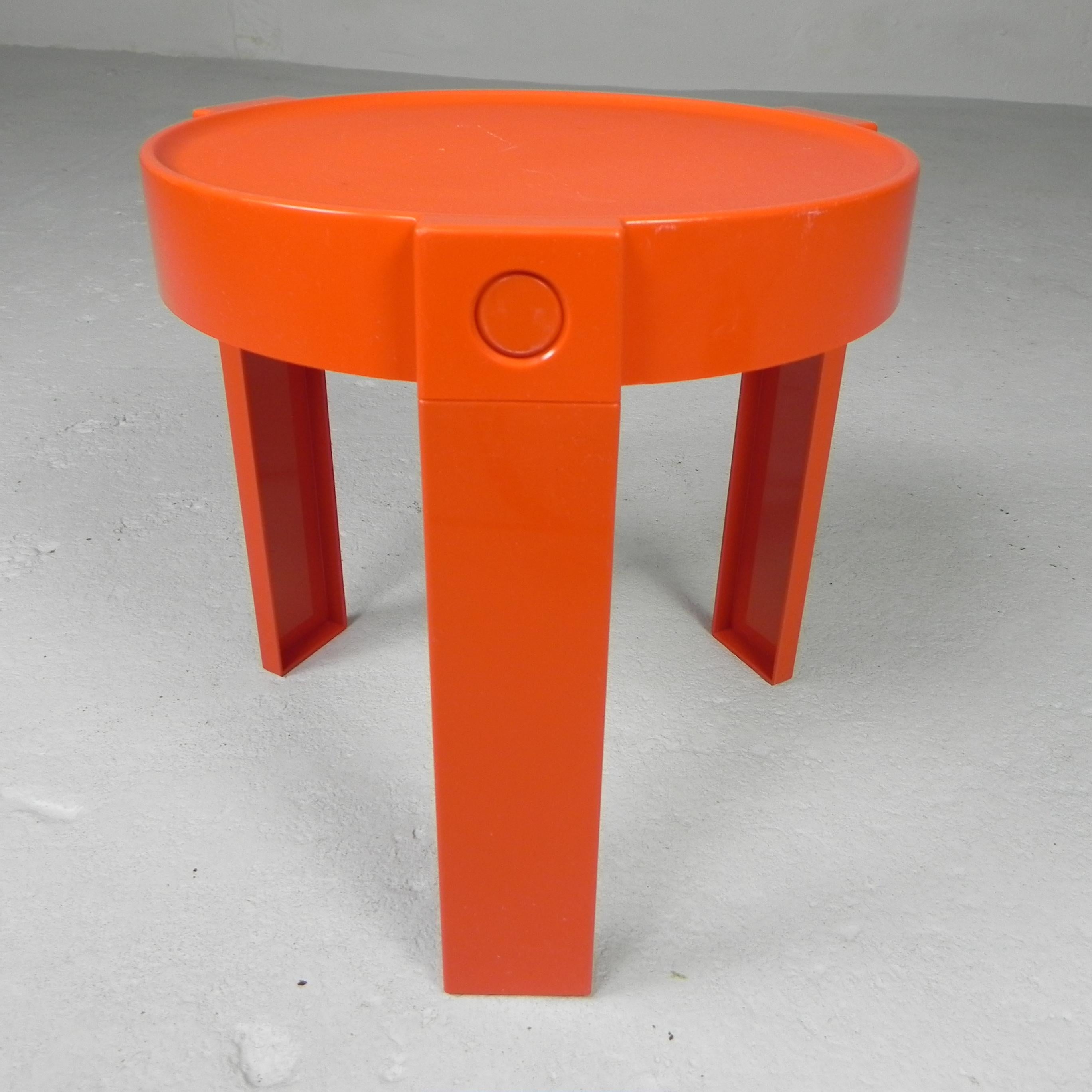 Set of 5 space age side tables, made in Holland For Sale 13