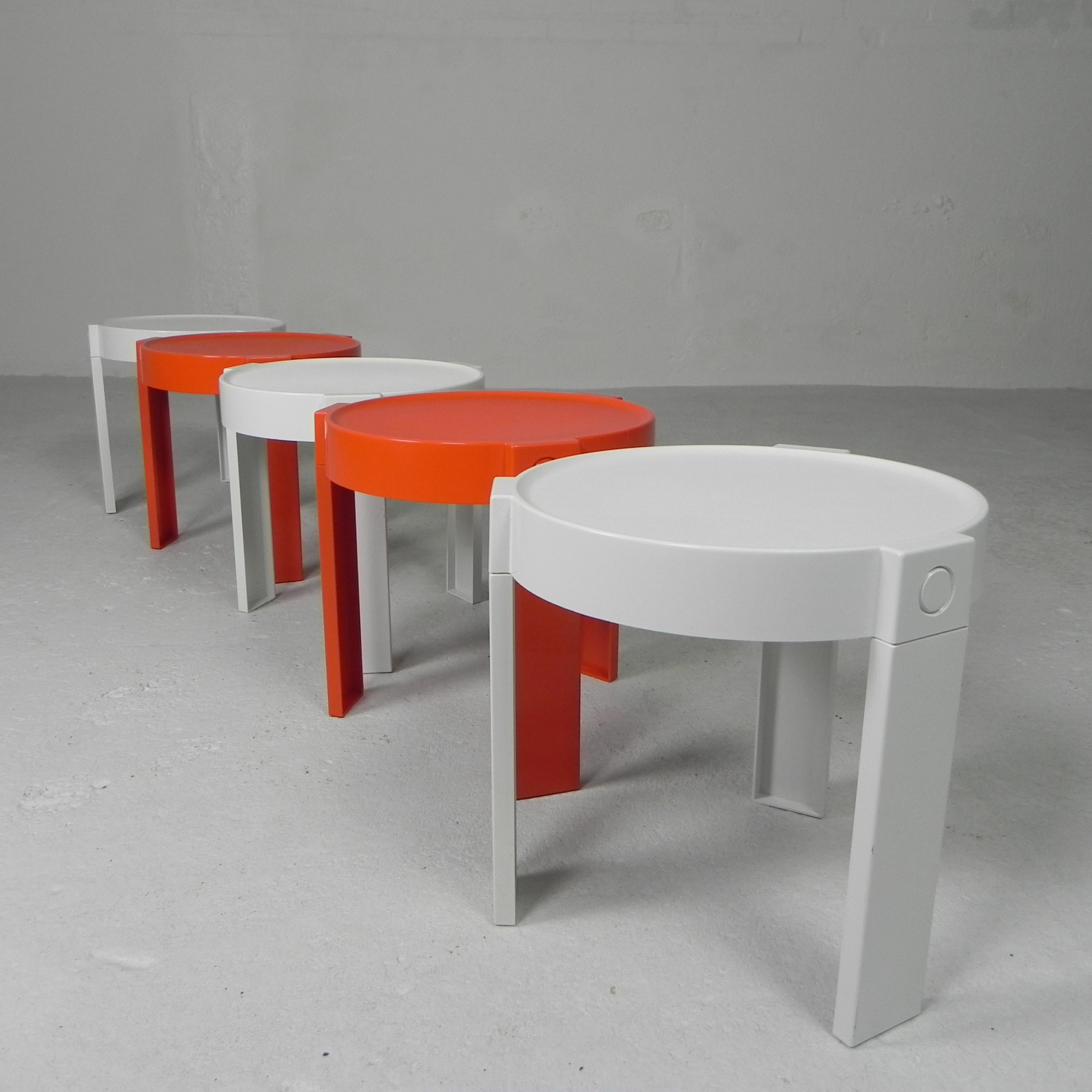 Set of 5 space age side tables, made in Holland In Good Condition For Sale In EINDHOVEN, NL