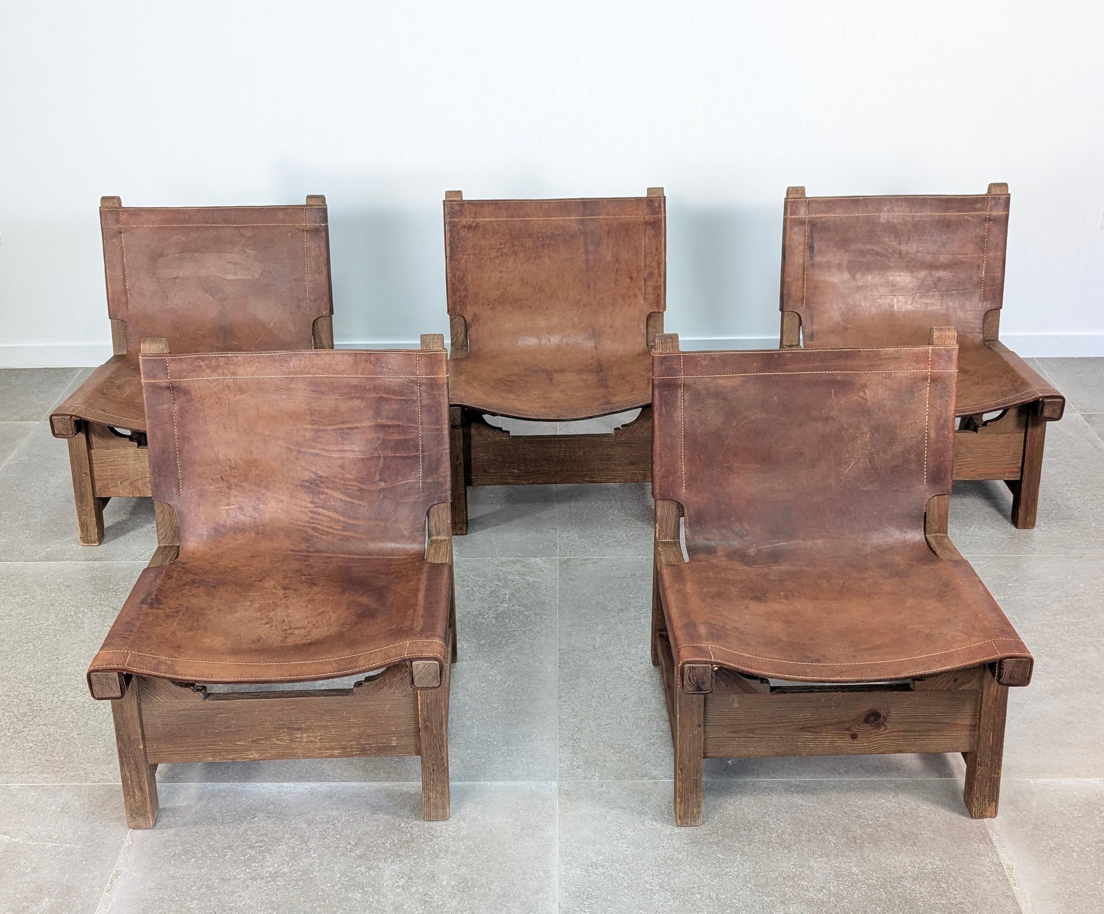 Mid-Century Modern Set of 5 Spanish Leather and Oak Chairs, Paco Muñoz Style, 1960s For Sale