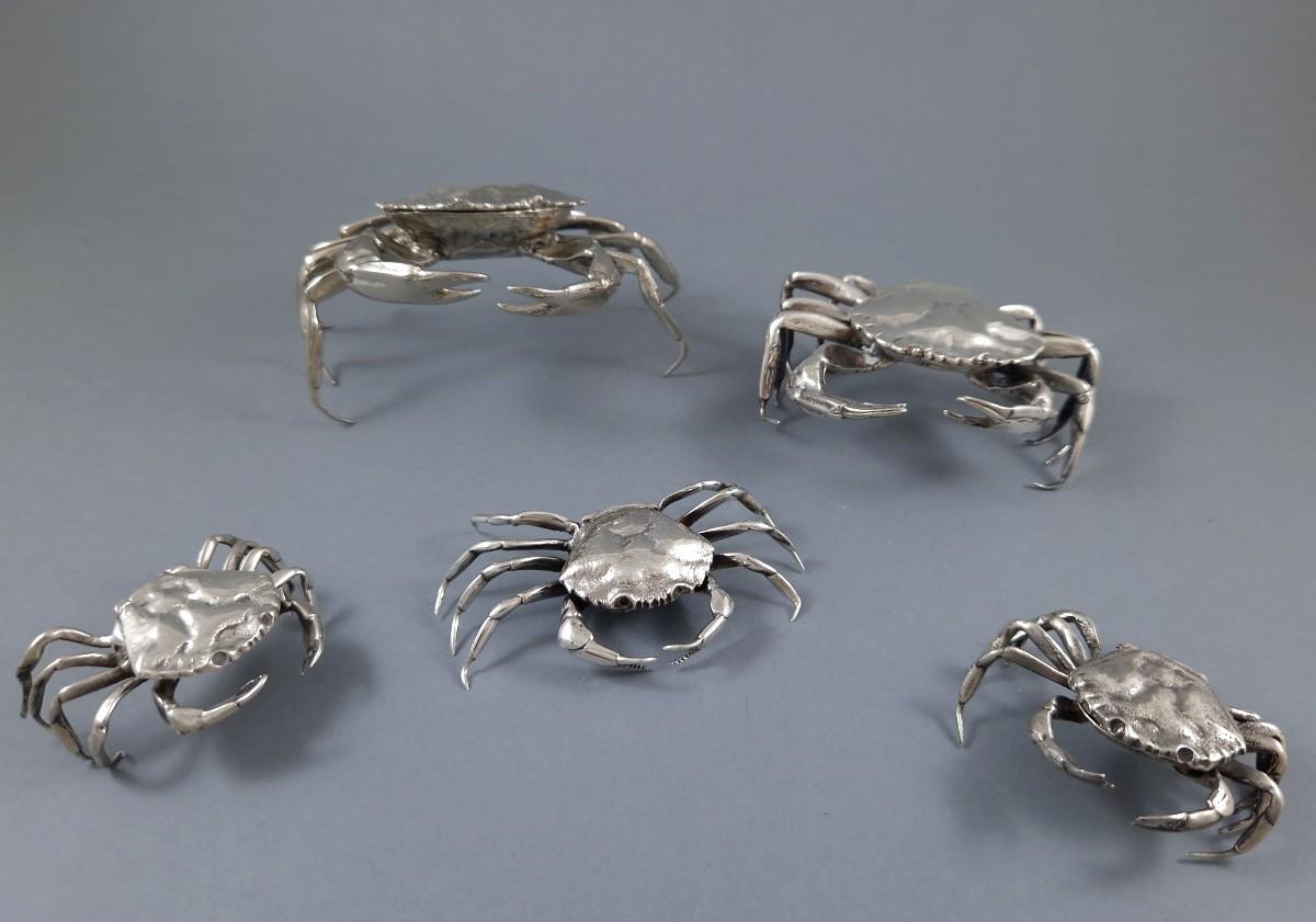 Set of five sterling silver crabs forming a box  
Italian work circa 1970  
Total weight: 417 grams  
Length between 5.5 and 11 cm  
Width between 4.5 and 7.5 cm  
Height between 1.5 and 6.3 cm
