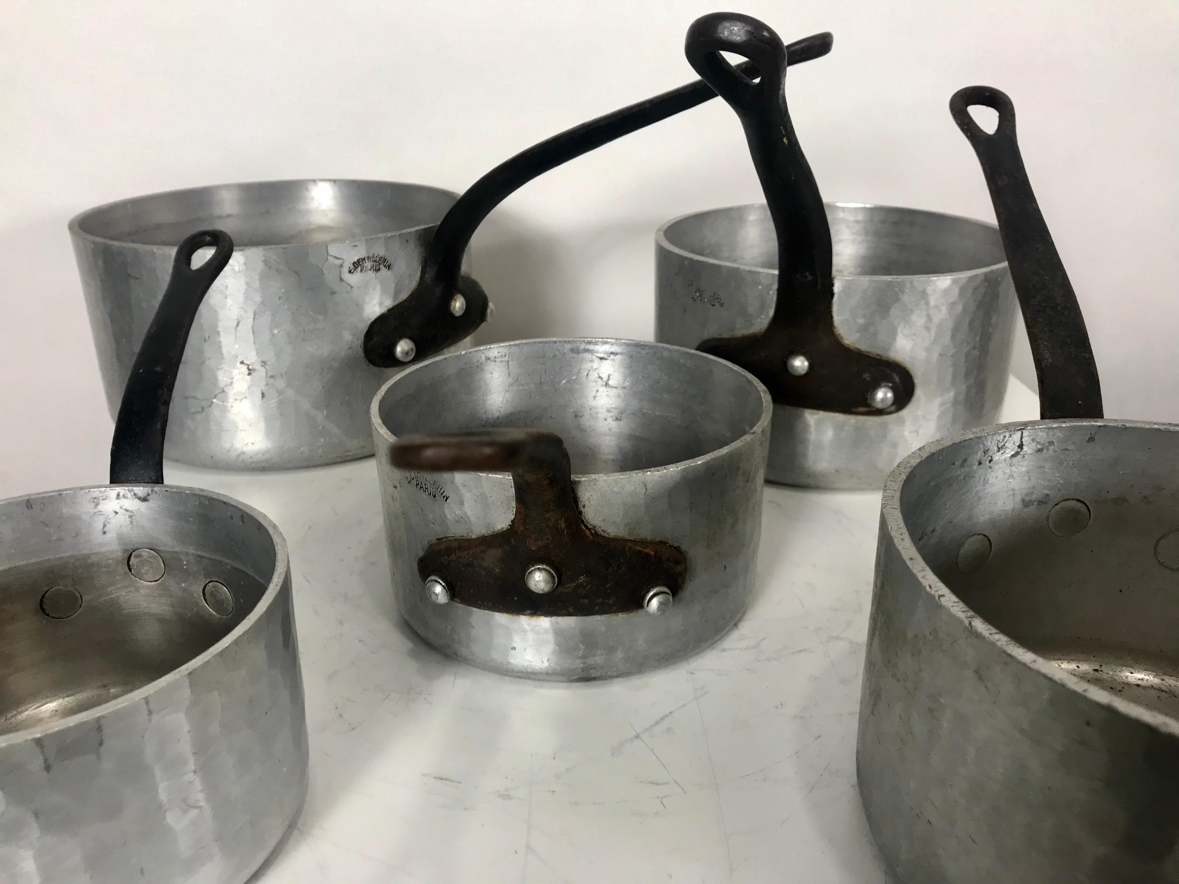 Mid-20th Century Set of 5 Stylized Aluminum Pots. cookwear by E. Dehillerin, Paris