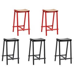Juego de 5 Taburetes de Bar Taburete8 Bajo, 2 Rojo Señal y 3 Negro Acero con Recubrimiento de Polvo