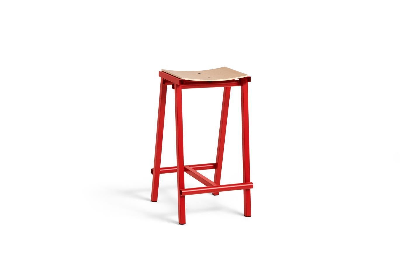 Set de 5 taburetes de bar Taburete8 Acero pintado en polvo rojo señal bajo-Marc Morro/Hay Escandinavo moderno en venta