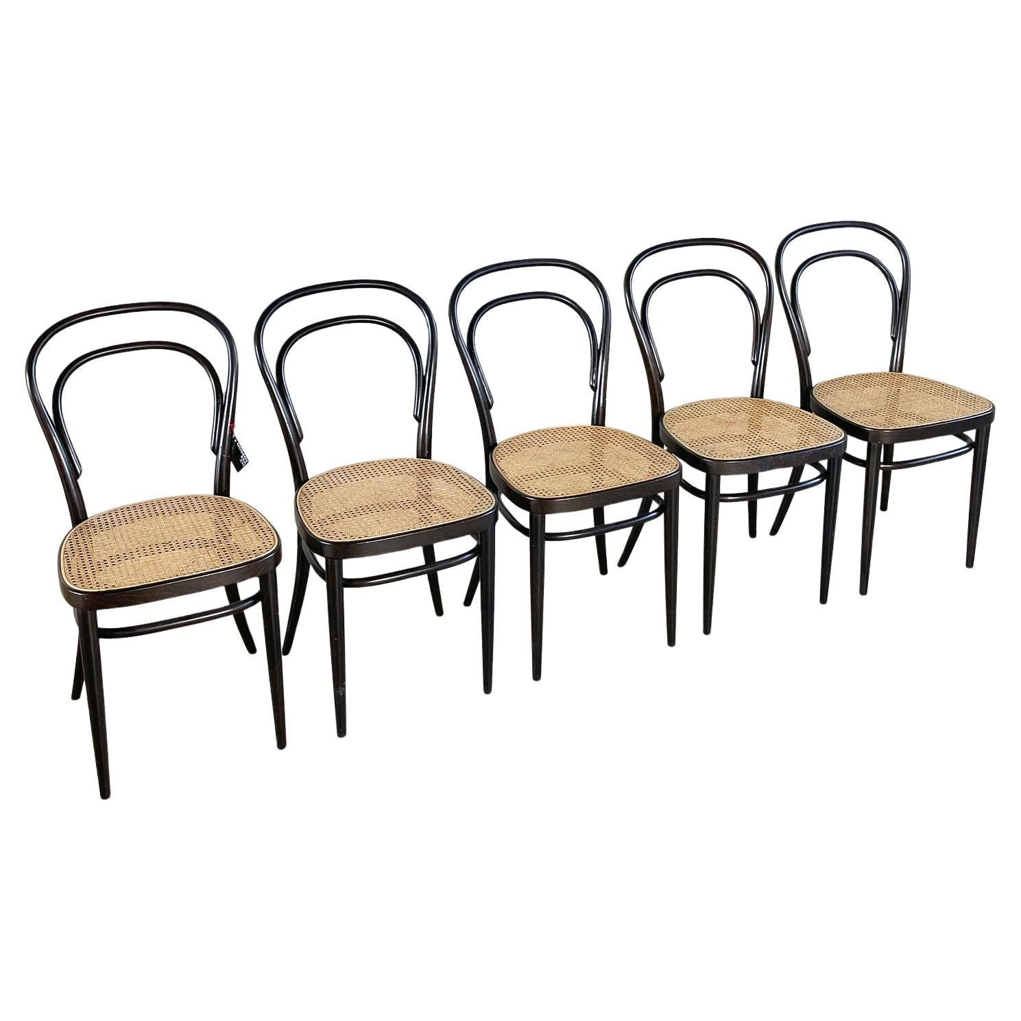 Satz von 5 Thonet #214 Wiener Bugholzstühlen im Angebot 9