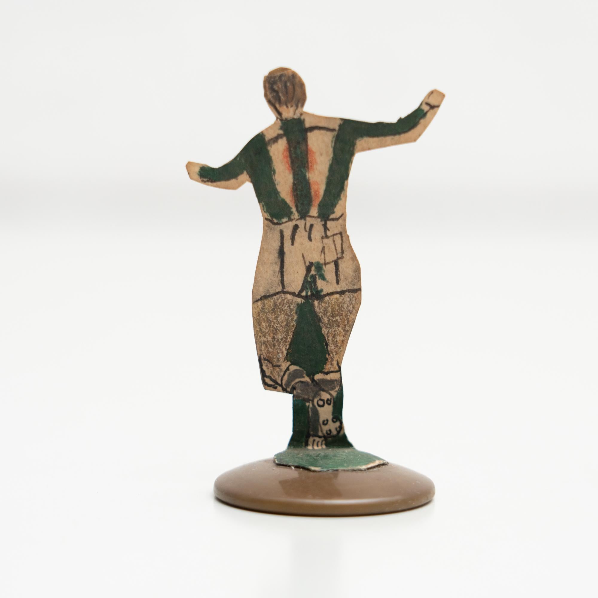 Carta Set di 5 figure di giochi di calcio tradizionali a bottoni, circa 1950 in vendita