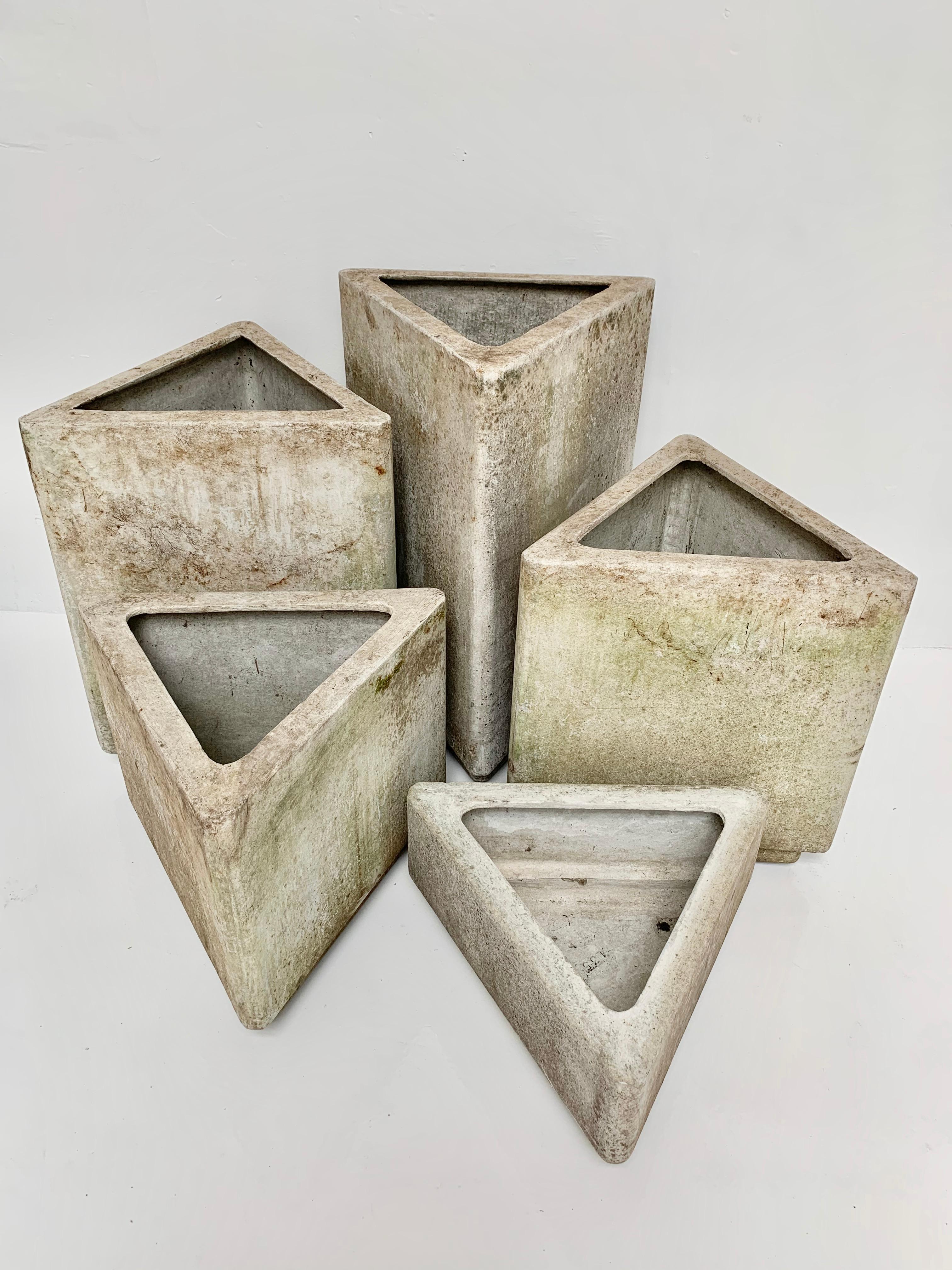 Important set of triangular concrete planters by Swiss Architect Willy Guhl. Only set on the planet for sale. 5 triangles of variable heights, with the same depth and width. Pieces can be arranged in a multitude of ways. Each triangle sits atop