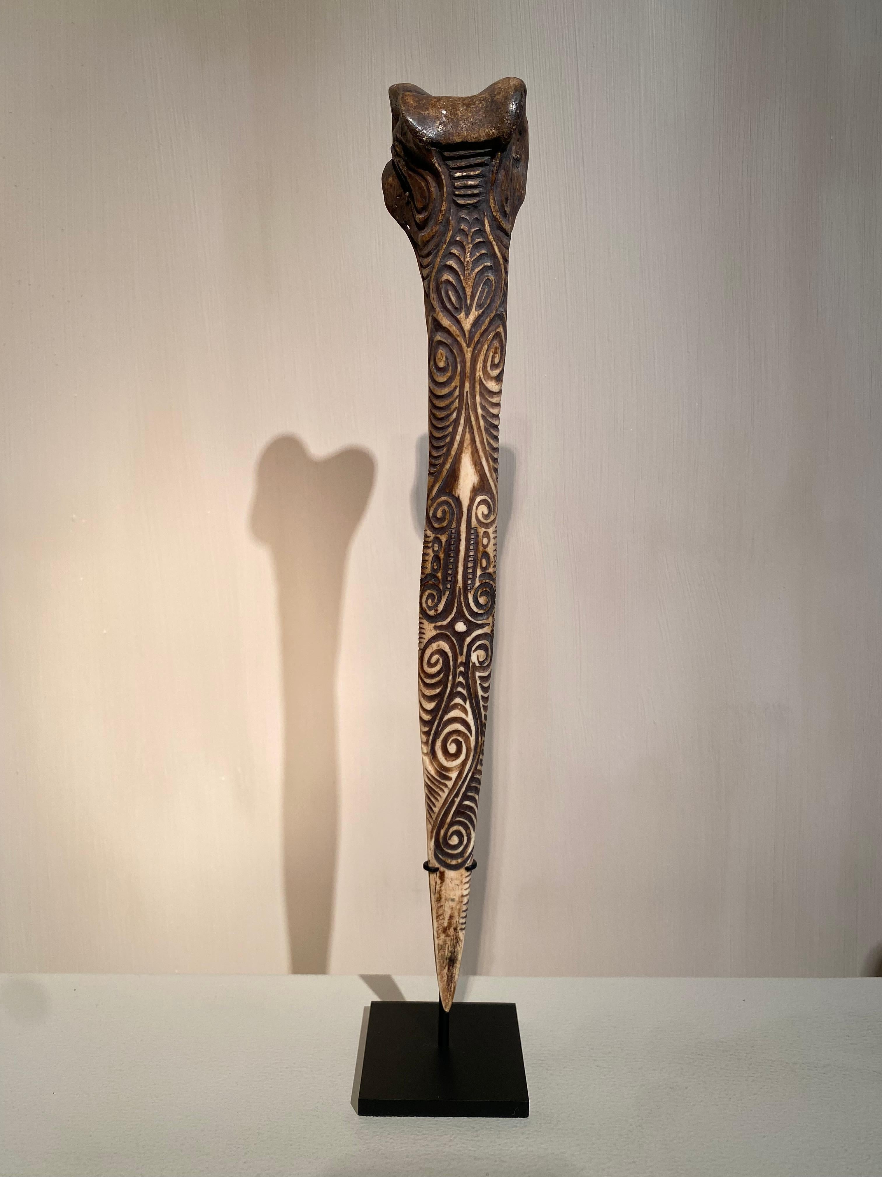 Satz von 5 Tribal Art Messern aus Papua-Neuguinea (Knochen) im Angebot