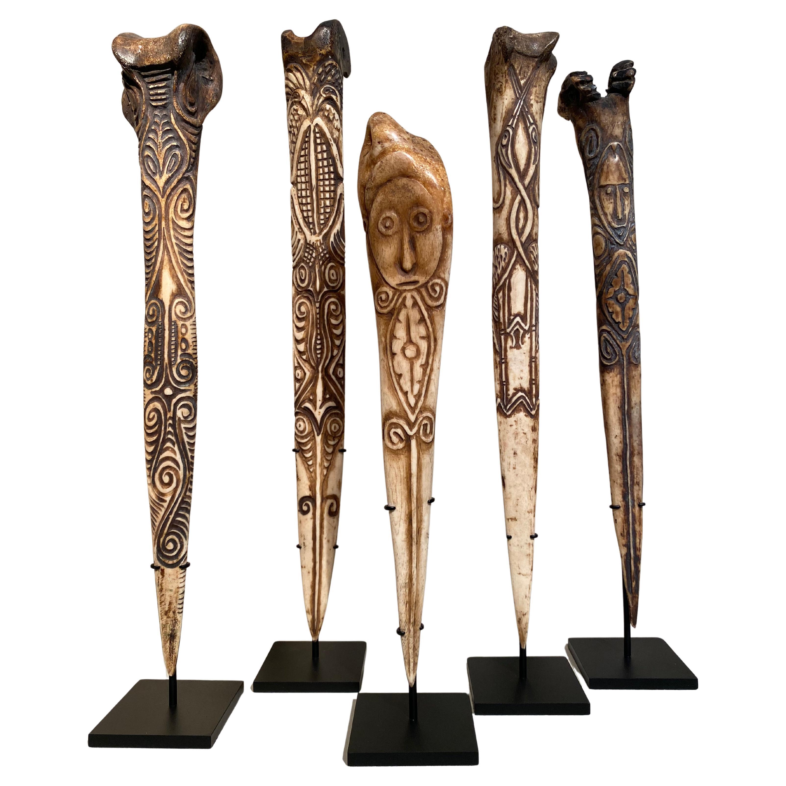 Ensemble de 5 couteaux Tribal Art de Papouasie-Nouvelle-Guinée