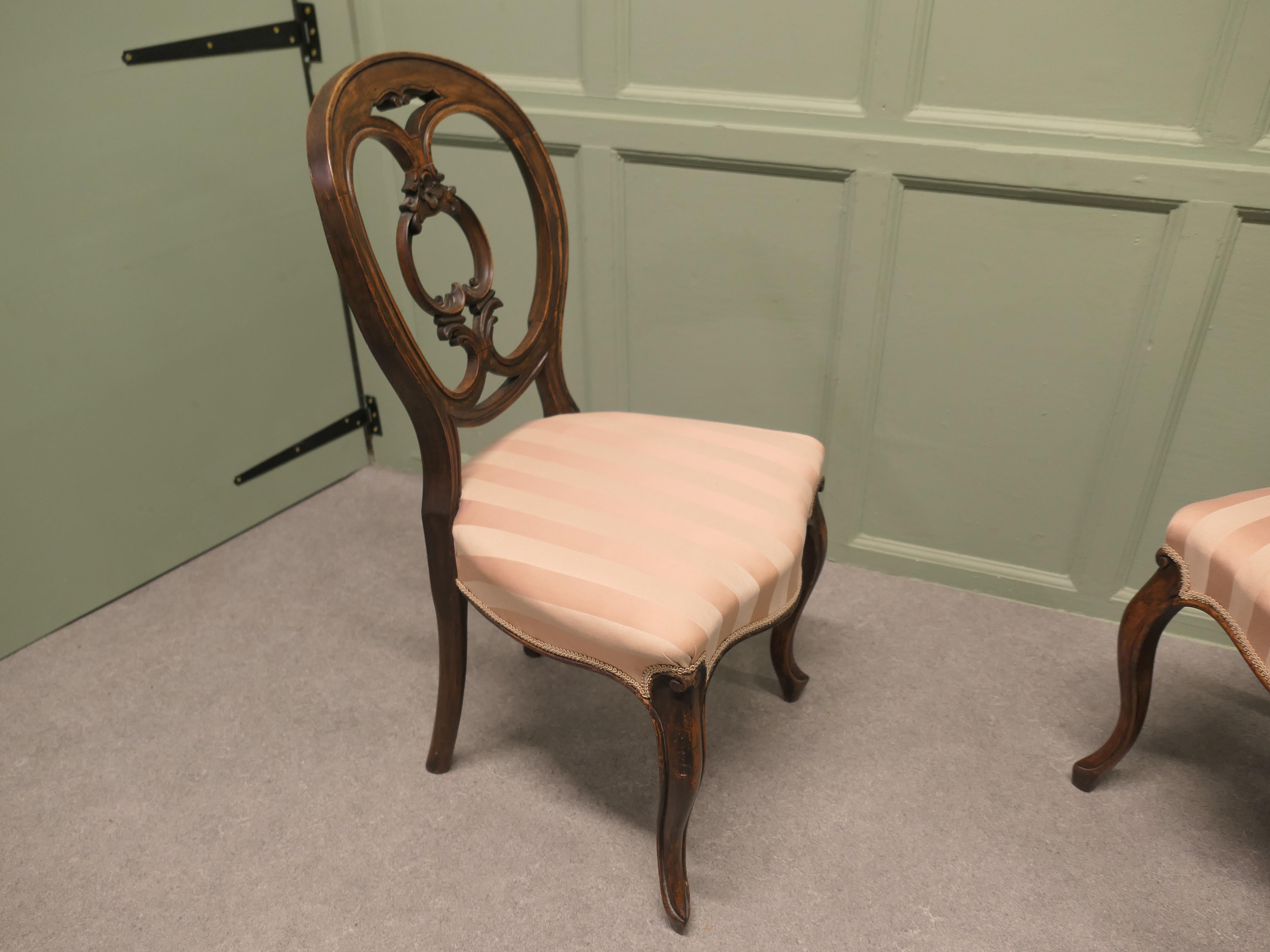 Set of 5 Victorian Balloon Back Dining Chairs In Good Condition For Sale In Godshill, Isle of Wight