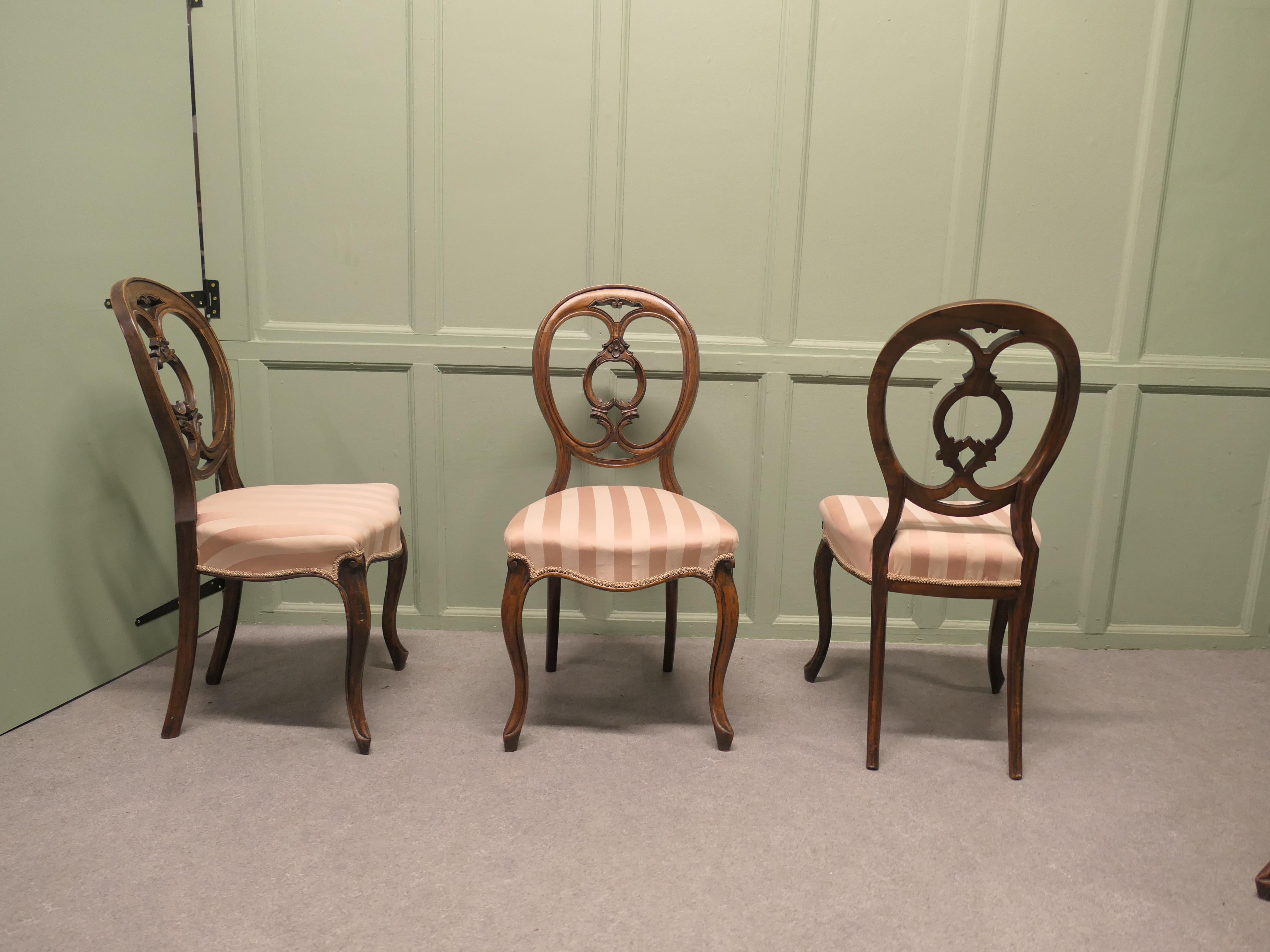Set of 5 Victorian Balloon Back Dining Chairs For Sale 1