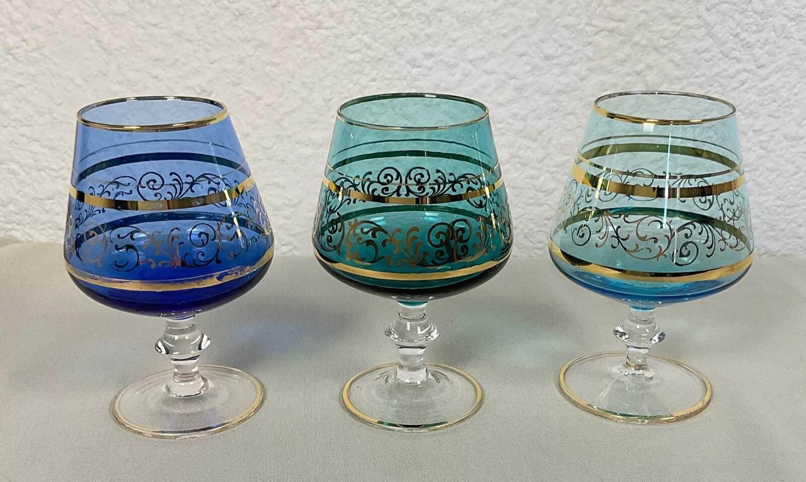 Set of 5 Vintage Crystal Wine Glasses with Gold Floral Trim - 2Y459 For Sale 4