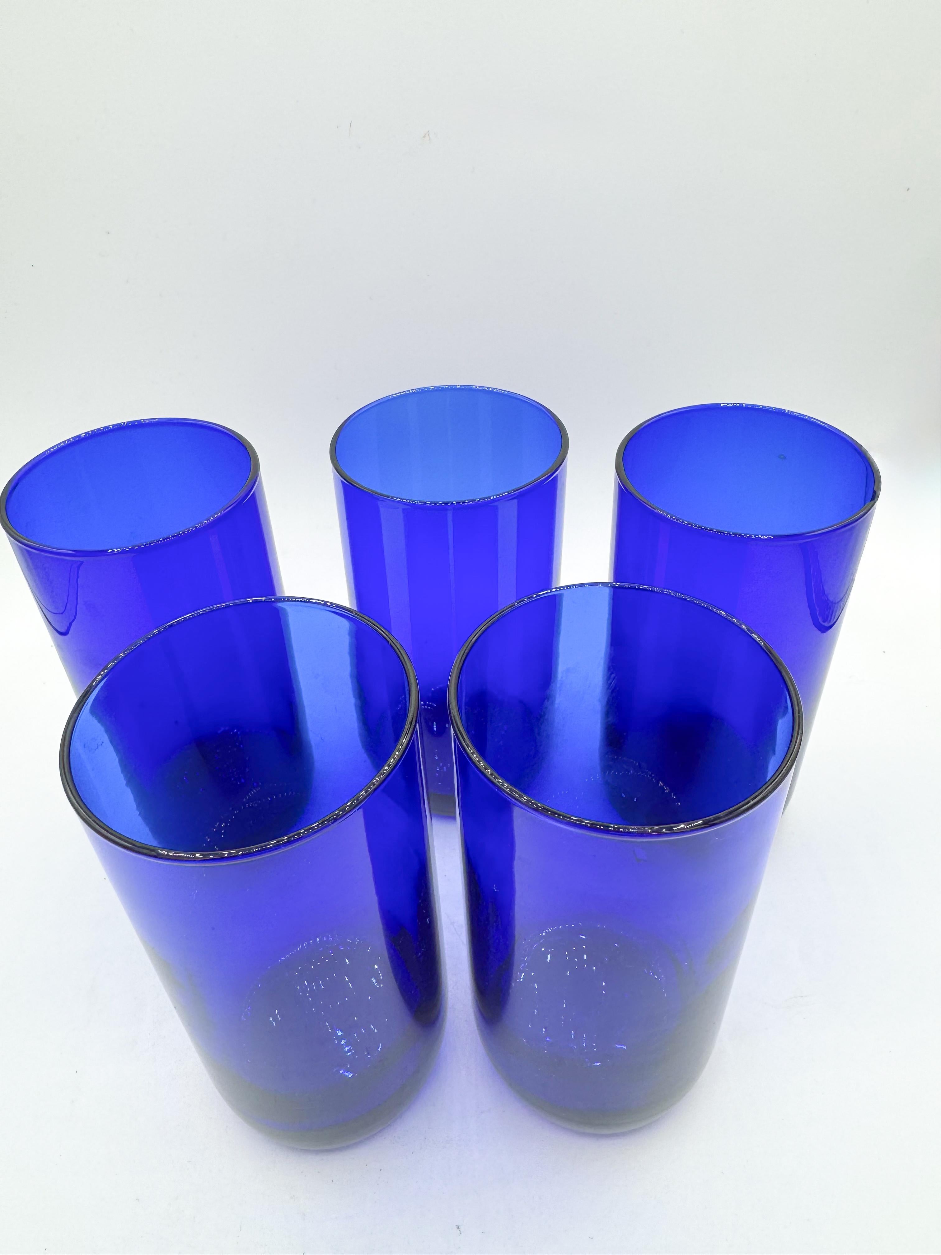 Post-Modern Set of 5 Vintage Drinking Glasses 1980s Cobalt Blue Highball Tumblers For Sale