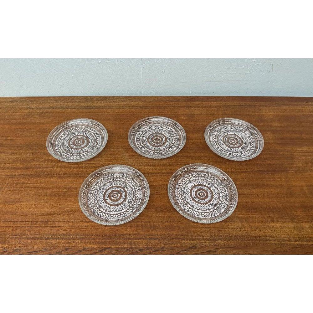 Set von 5 finnischen Kastehelmi-Glastellern aus der Vintage-Serie Kastehelmi von Oiva Toikka (Moderne der Mitte des Jahrhunderts) im Angebot
