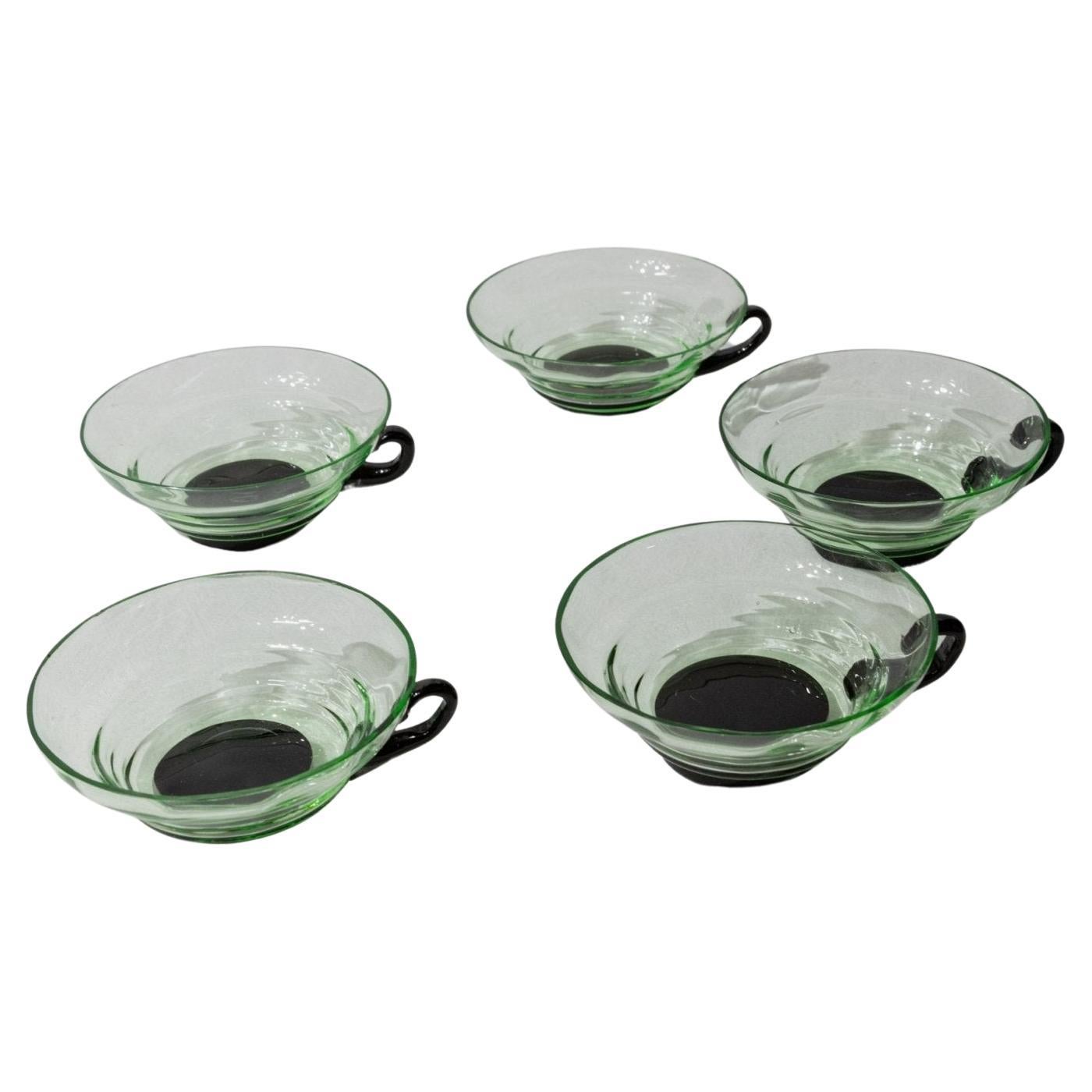 5 Copas vintage de cristal de Murano - diseño atemporal Italia años 40 - verde y negro, cristal de uranio - copas retro para té y cócteles, regalo

Añade un toque de elegancia a tu mesa con este juego de 5 copas vintage de cristal de Murano de los