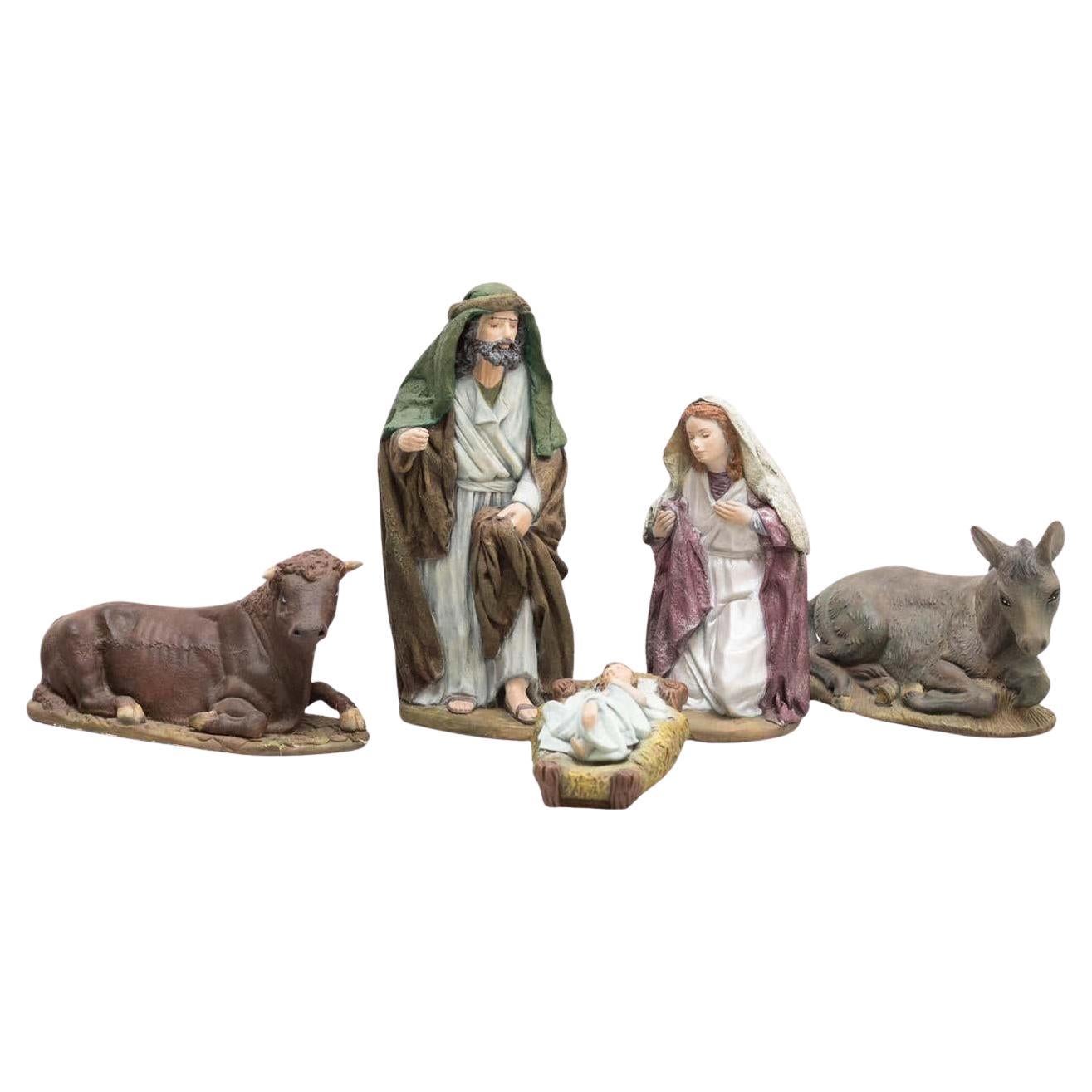 How many pieces should be in a nativity set?